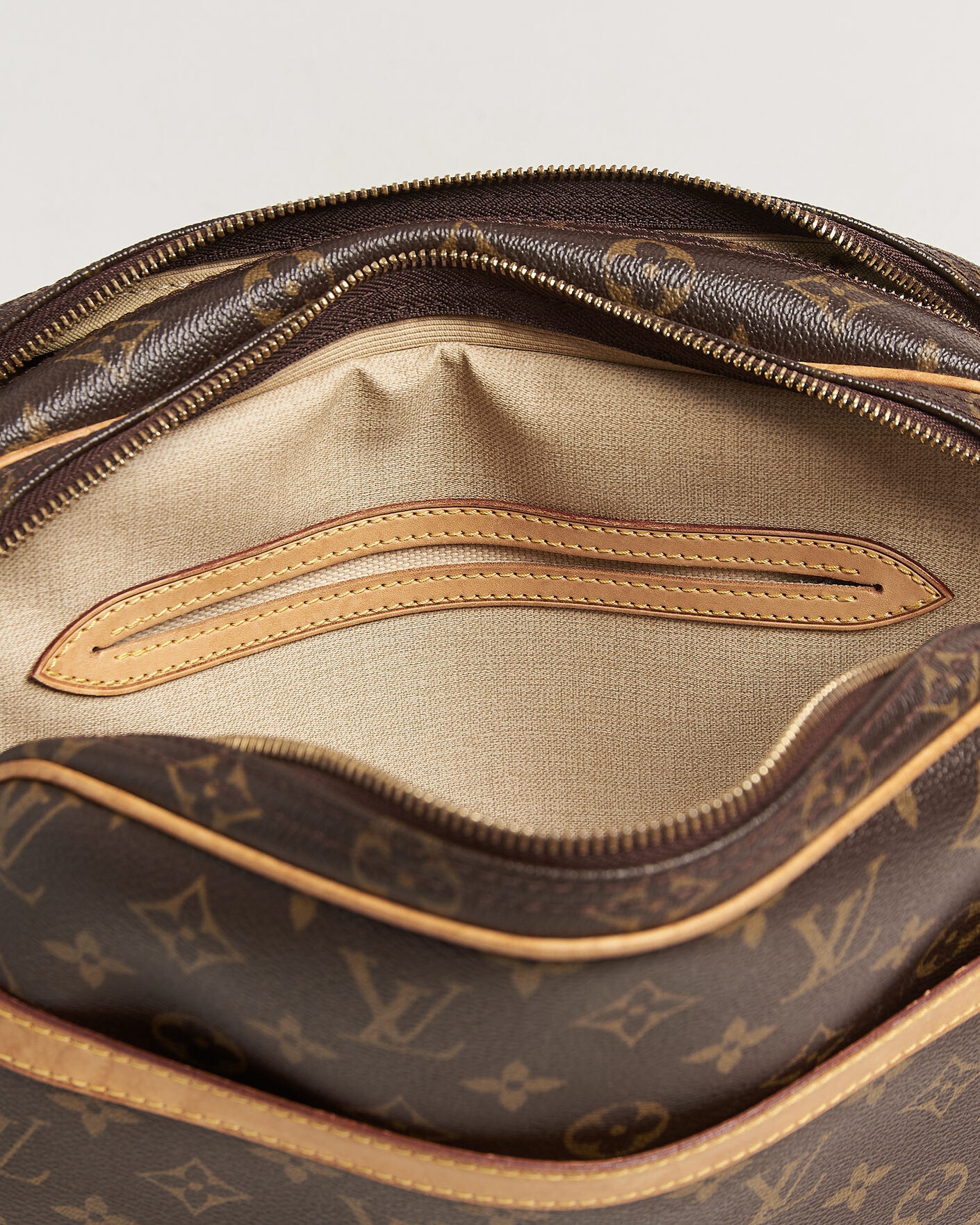Herr | Pre-Owned & Vintage Bags | Louis Vuitton Pre-Owned | Reporter Bag PM Monogram