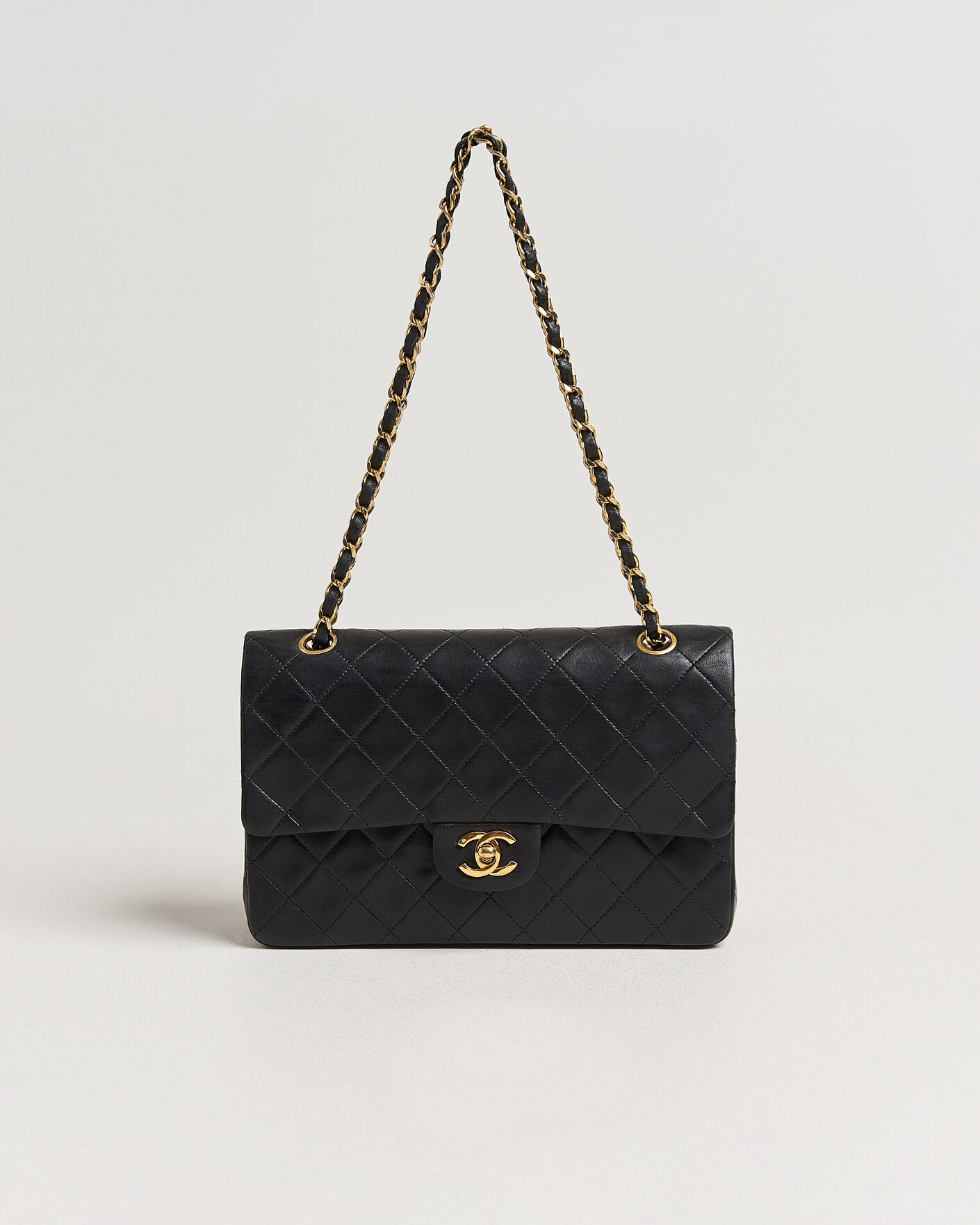 Herr | Pre-Owned & Vintage Bags | Chanel Pre-Owned | Classic Medium Double Flap Bag Lambskin Black