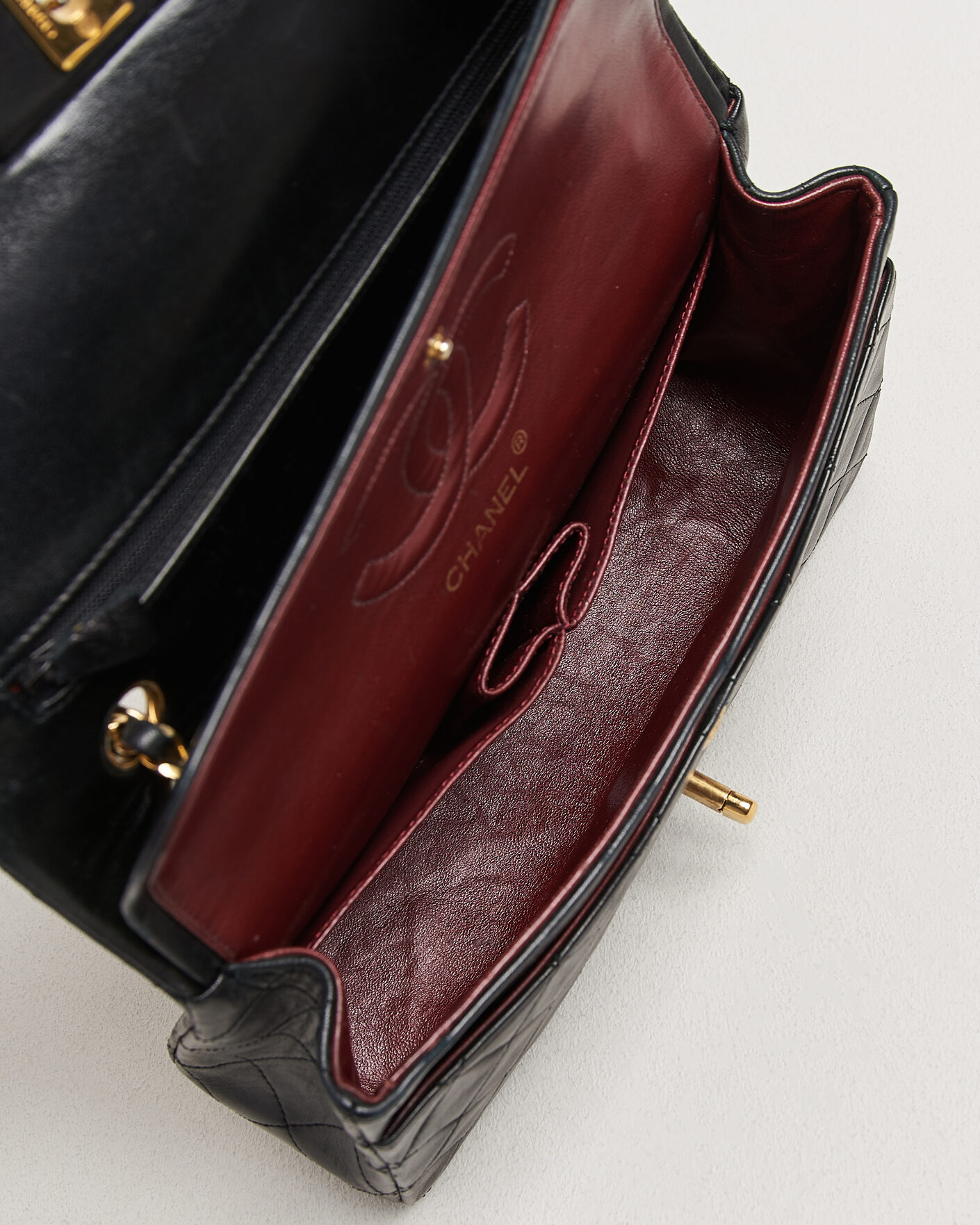 Herr | Pre-Owned & Vintage Bags | Chanel Pre-Owned | Classic Medium Double Flap Bag Lambskin Black