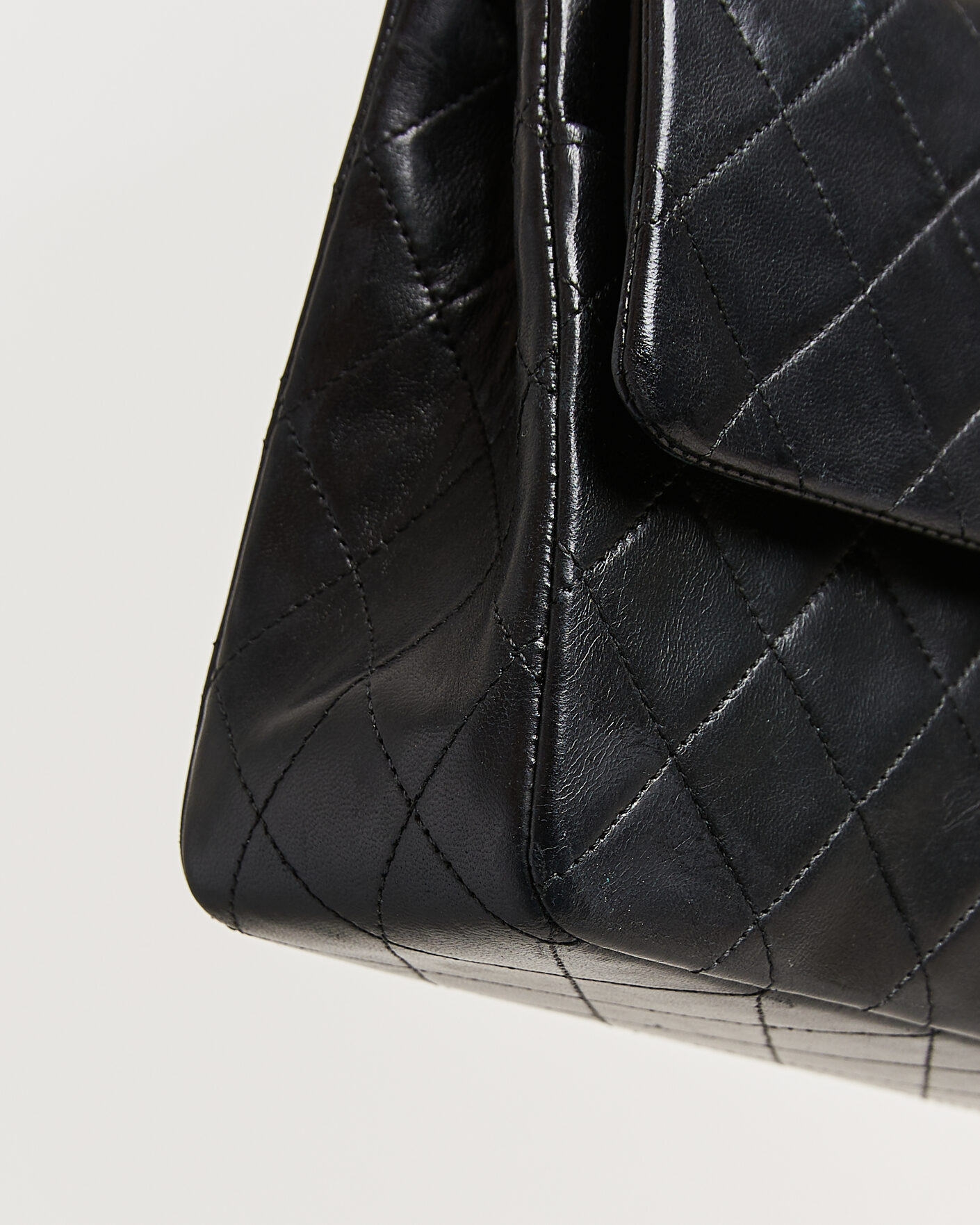 Herr | Pre-Owned & Vintage Bags | Chanel Pre-Owned | Classic Medium Double Flap Bag Lambskin Black