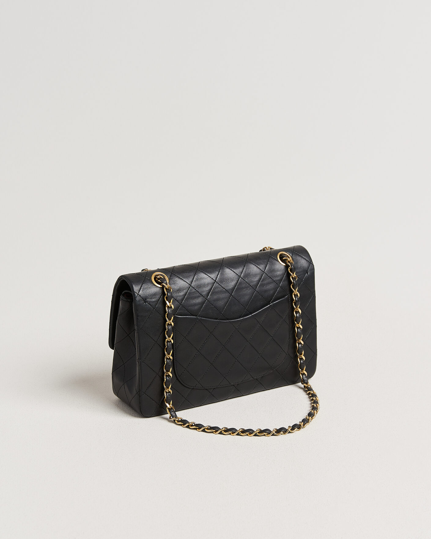 Herr | Pre-Owned & Vintage Bags | Chanel Pre-Owned | Classic Medium Double Flap Bag Lambskin Black