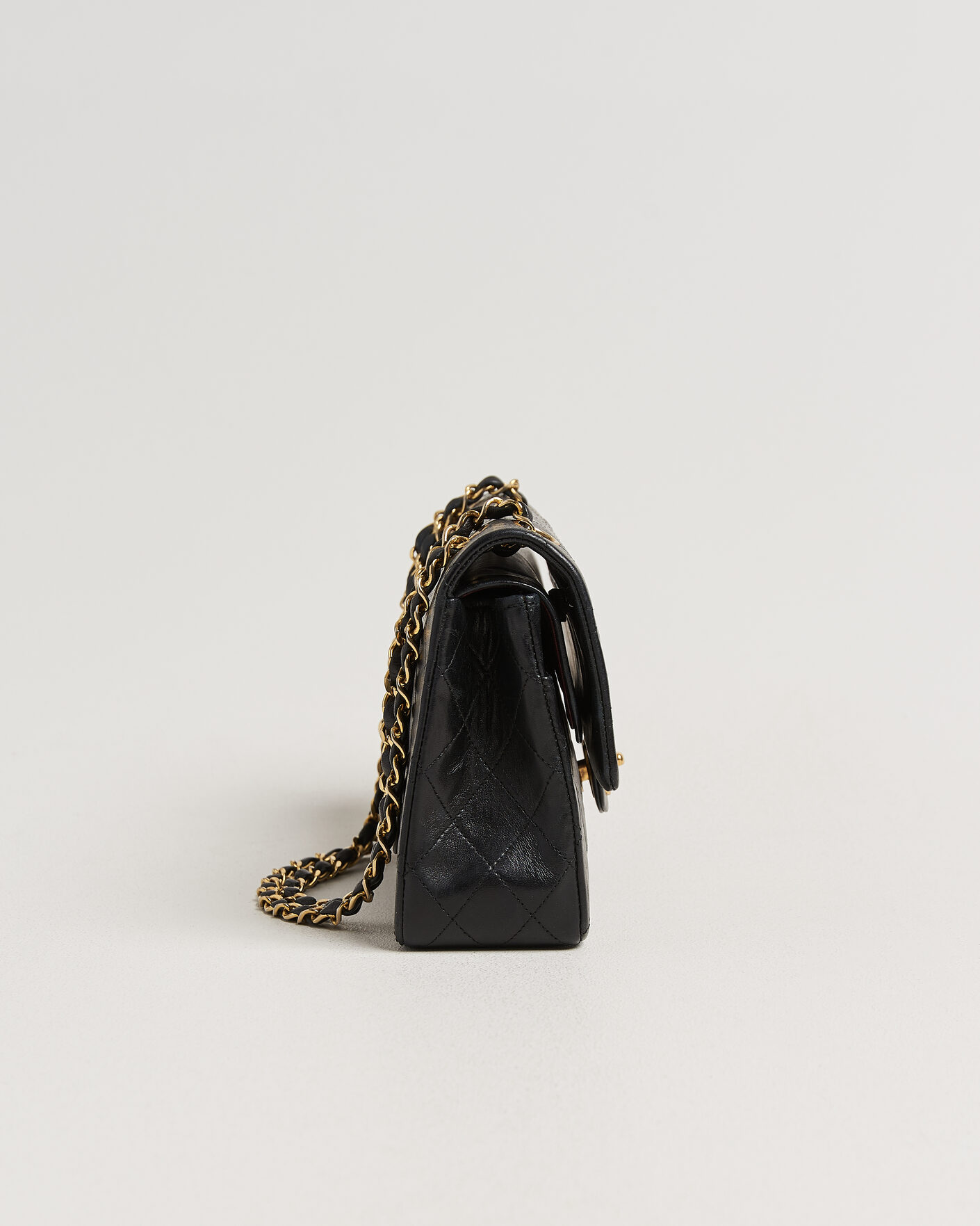 Herr | Pre-Owned & Vintage Bags | Chanel Pre-Owned | Classic Medium Double Flap Bag Lambskin Black