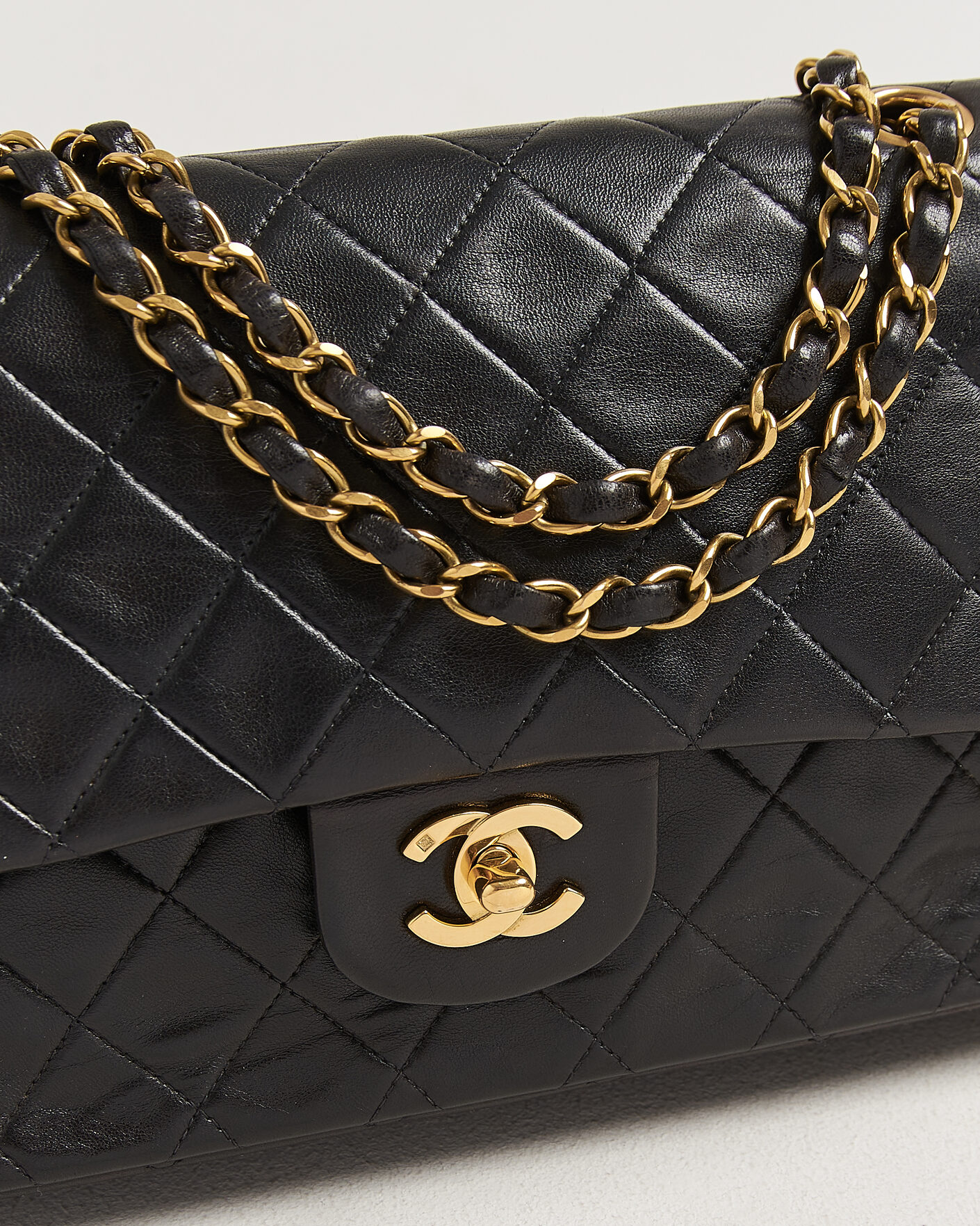 Herr | Pre-Owned & Vintage Bags | Chanel Pre-Owned | Classic Medium Double Flap Bag Lambskin Black