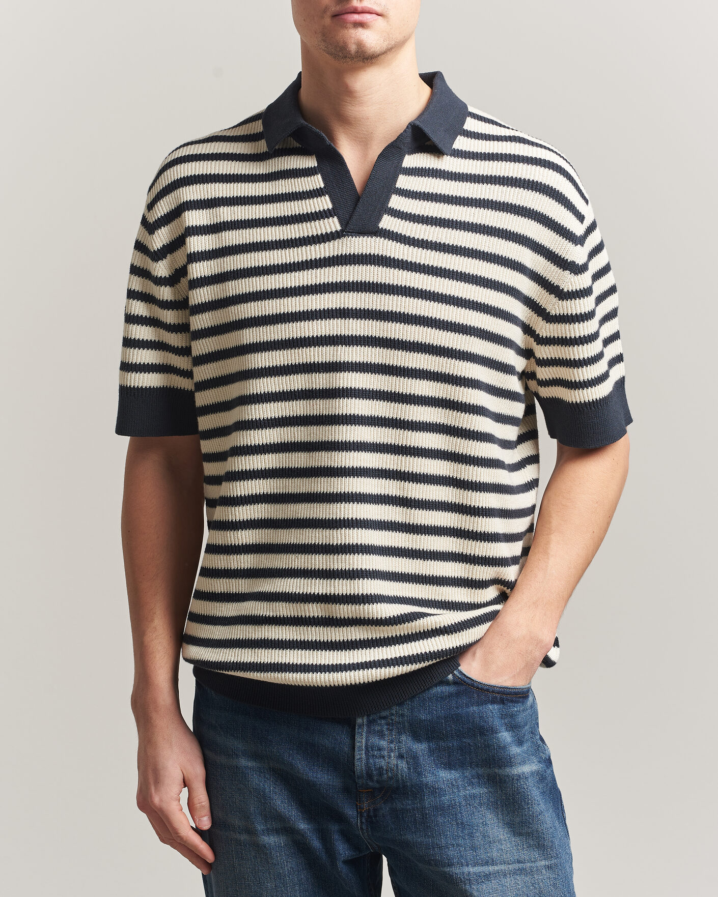 Herr | Pikéer | A Day's March | Jeremy Striped Knitted Polo Off White/Navy
