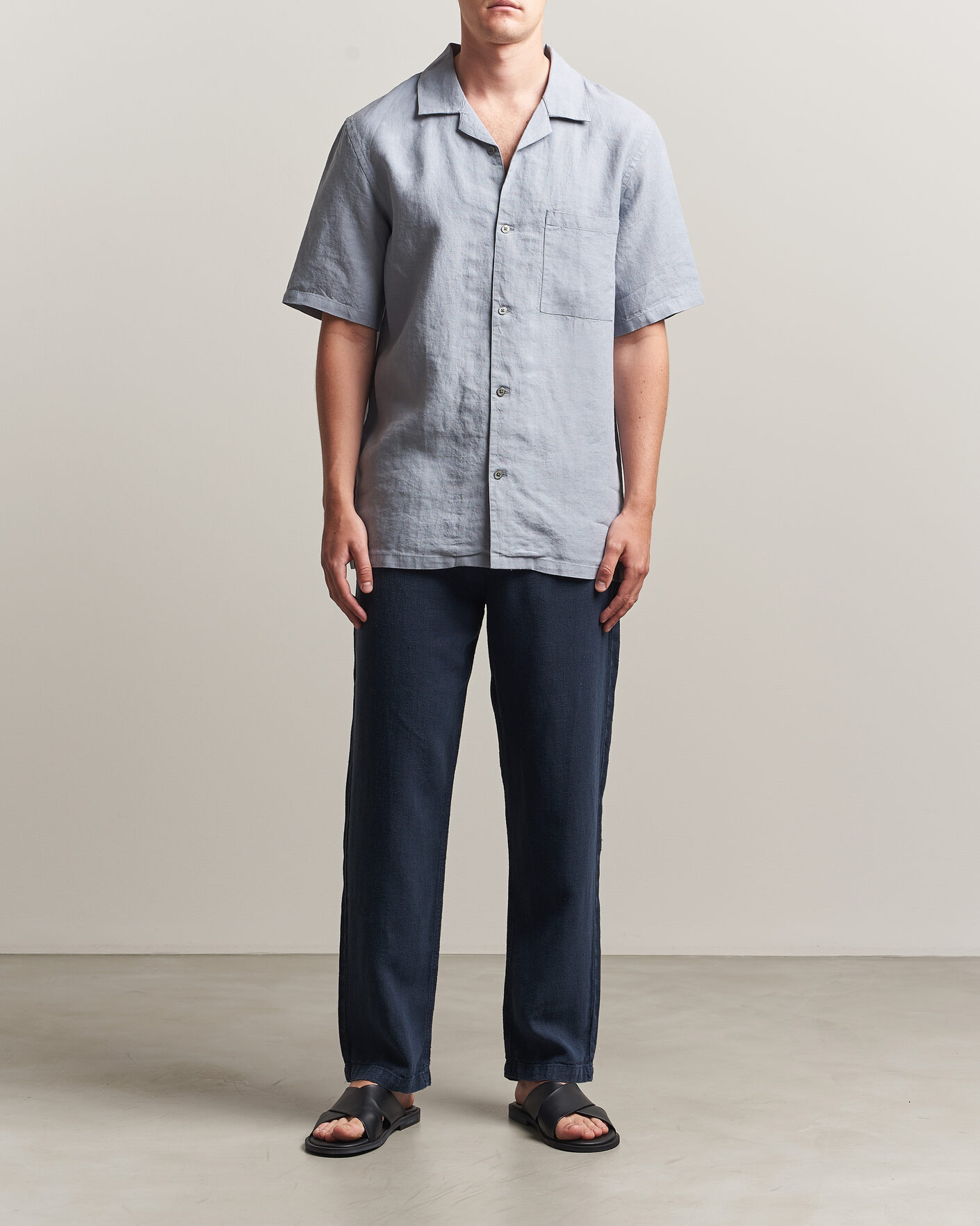 Herr | Byxor | A Day's March | Redwood Linen Trousers Navy