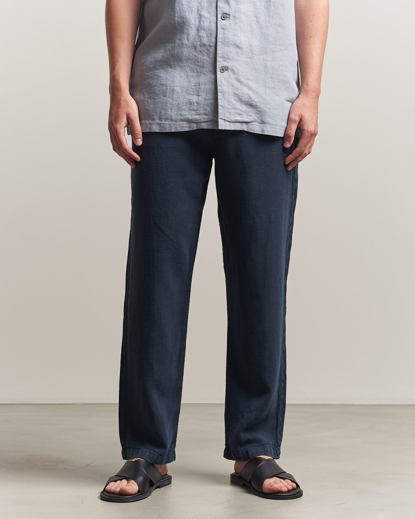 Herr | Byxor | A Day's March | Redwood Linen Trousers Navy