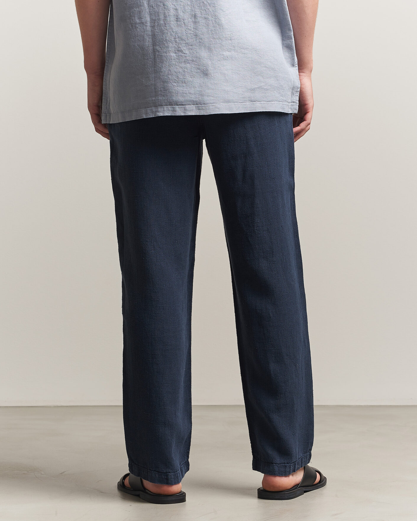 Herr | Byxor | A Day's March | Redwood Linen Trousers Navy