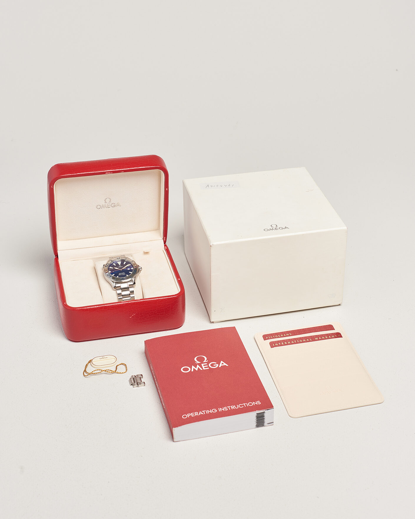 Herr | Pre-Owned & Vintage Watches | Omega Pre-Owned | Seamaster 300M Electric Blue 