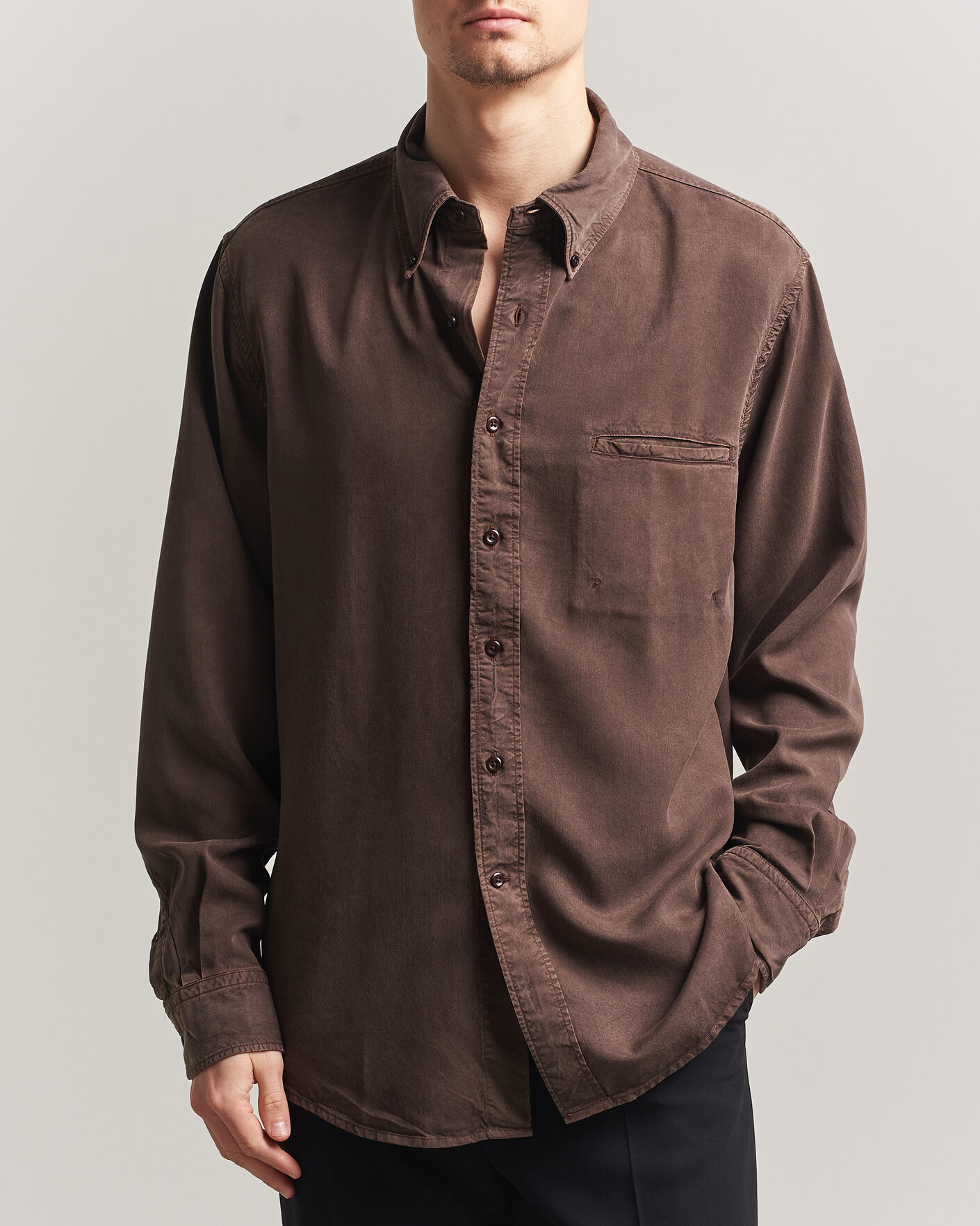Herr | Skjortor | Filippa K | Zack Lyocell Shirt Dark Chocolate