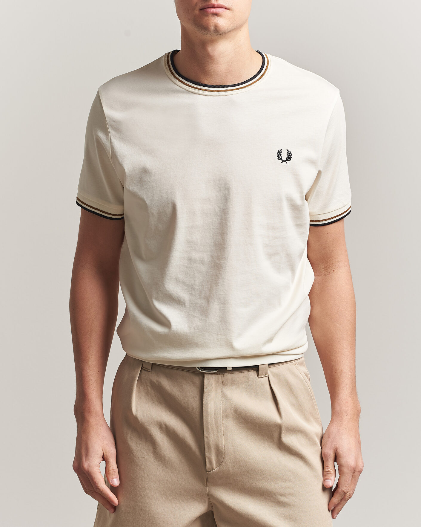 Herr | T-Shirts | Fred Perry | Twin Tipped T-Shirt Ecru