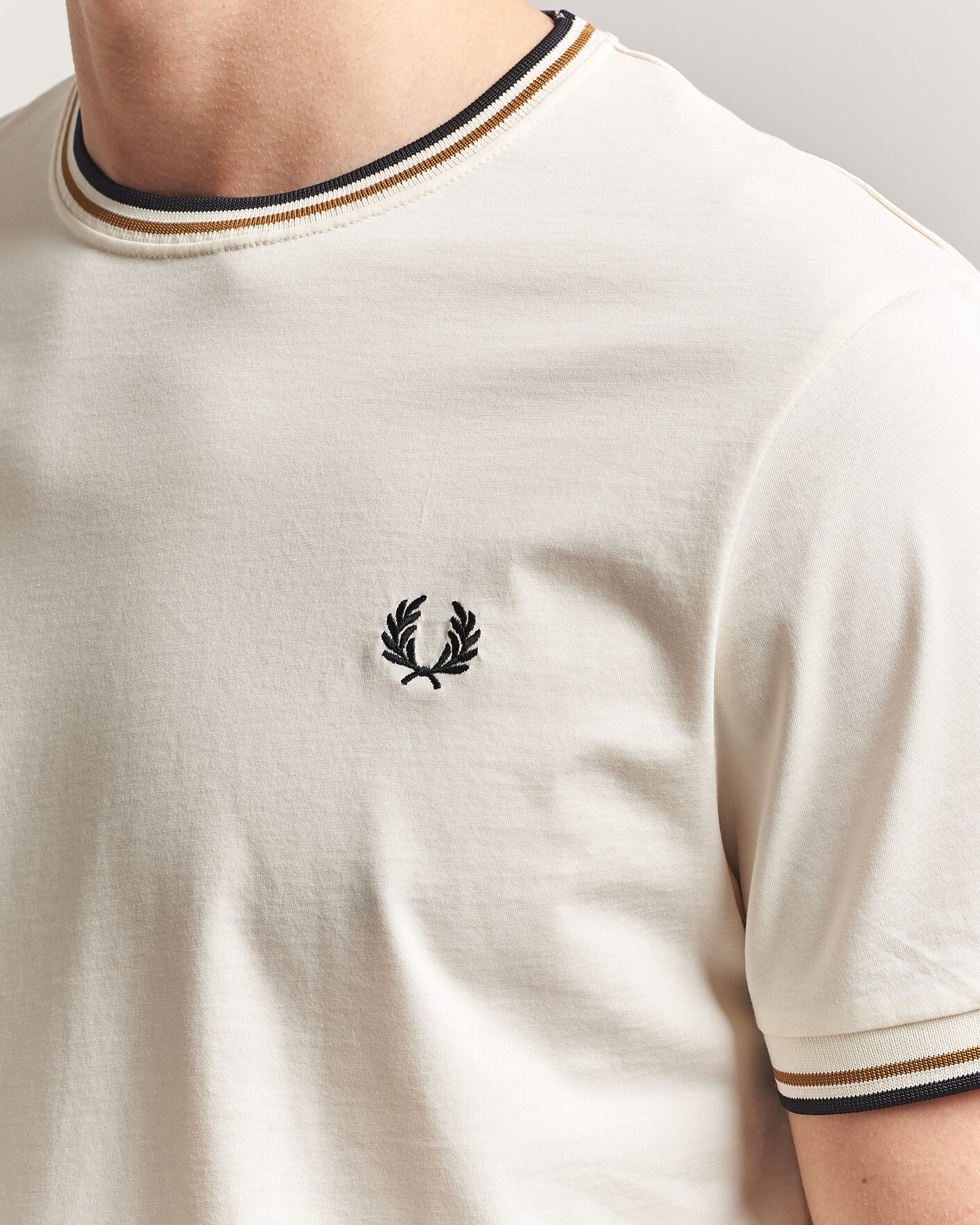 Herr | T-Shirts | Fred Perry | Twin Tipped T-Shirt Ecru