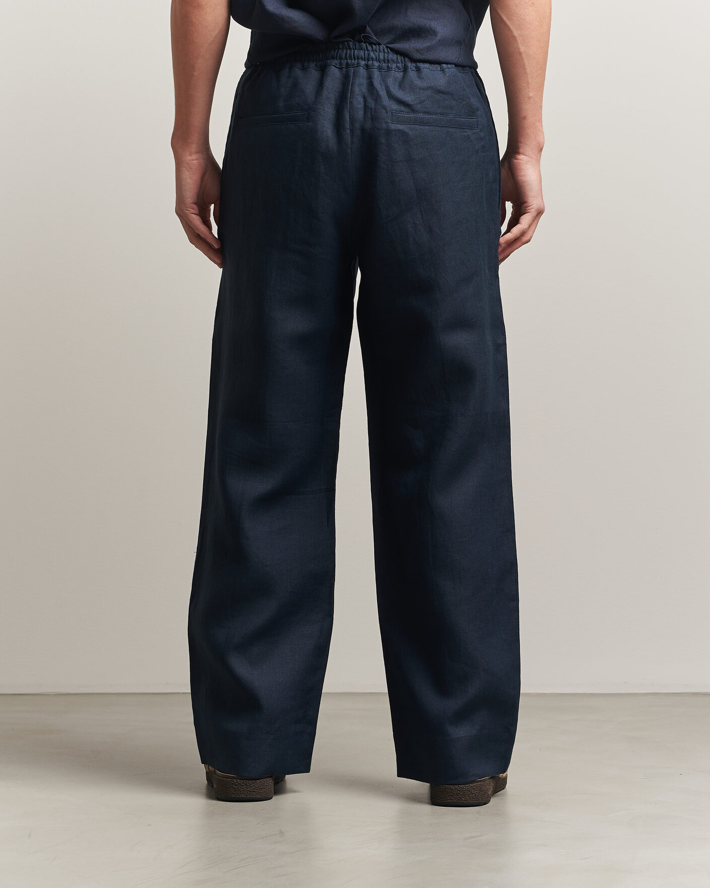 Herr | Byxor | J.Lindeberg | Noah Drape Linen Pants Navy