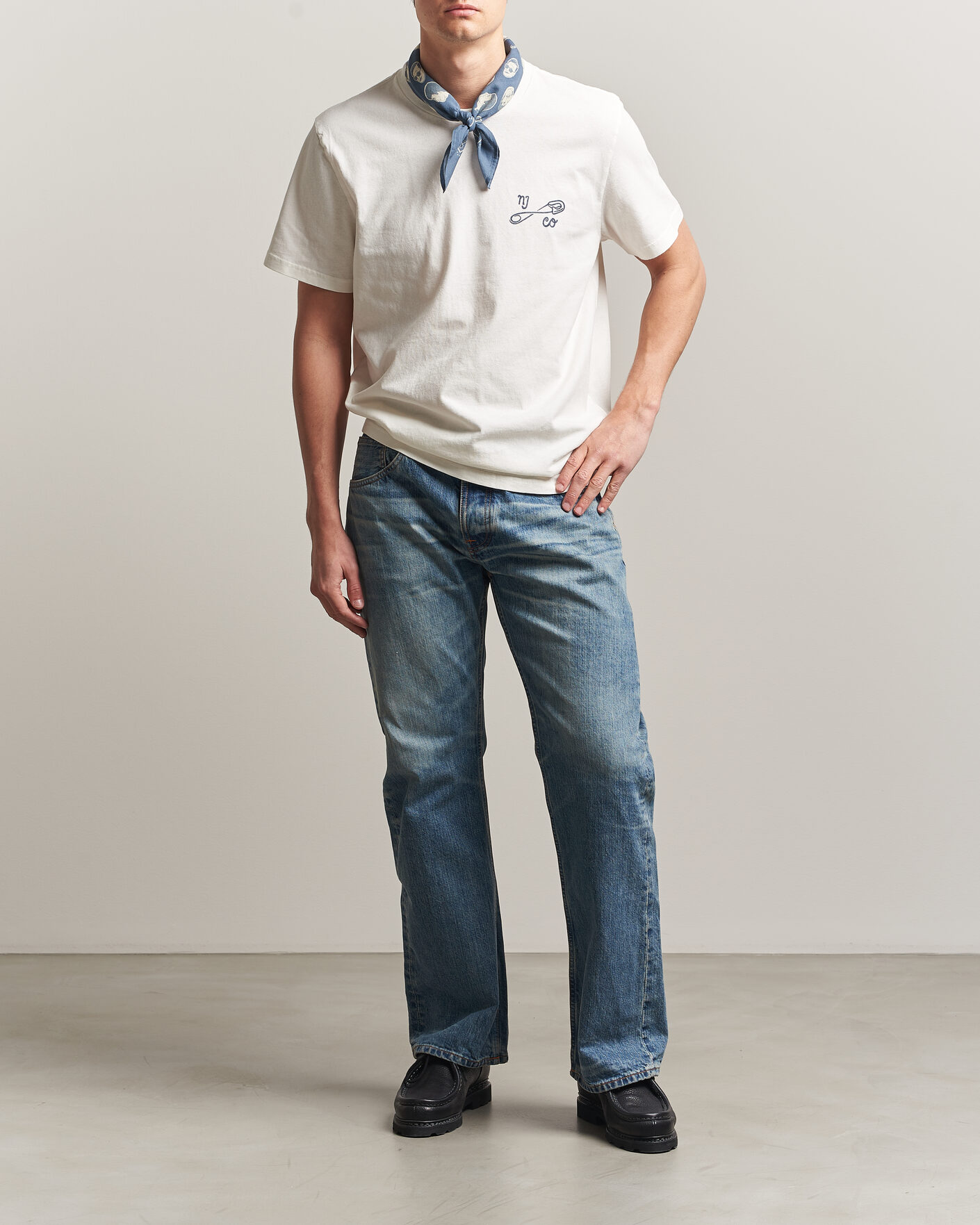 Herr | T-Shirts | Nudie Jeans | Roy NJCO Pin T-Shirt Chalk White