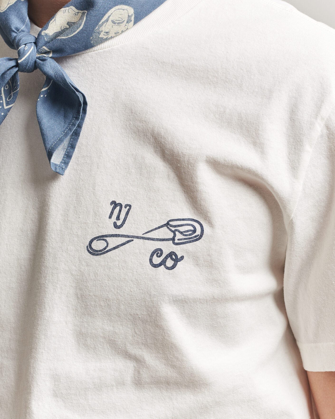 Herr | T-Shirts | Nudie Jeans | Roy NJCO Pin T-Shirt Chalk White