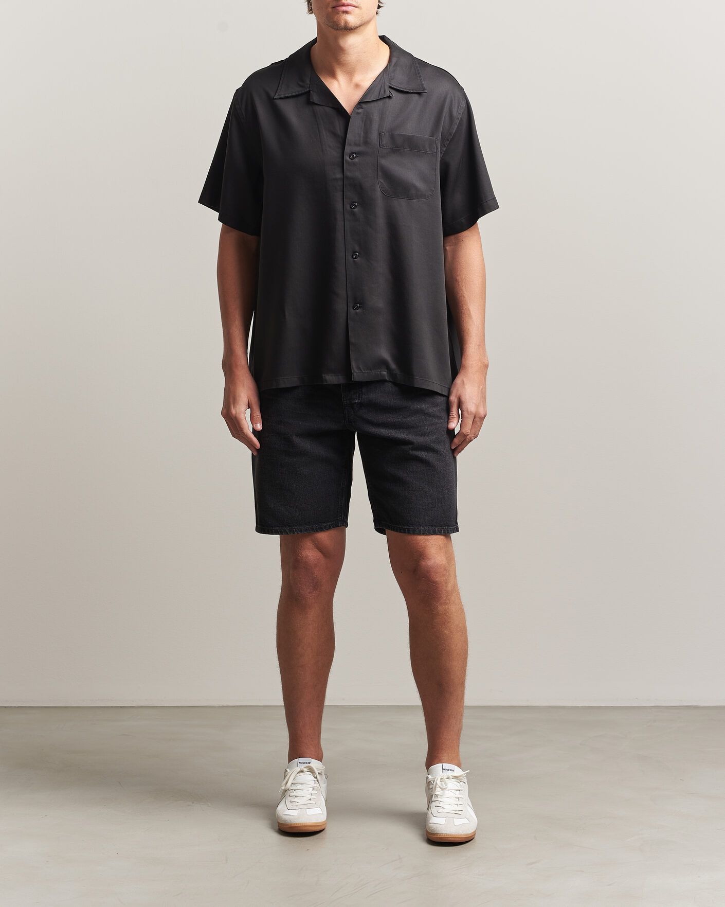 Herr | Skjortor | Nudie Jeans | Arthur Bowling Shirt Saftey Pi Black