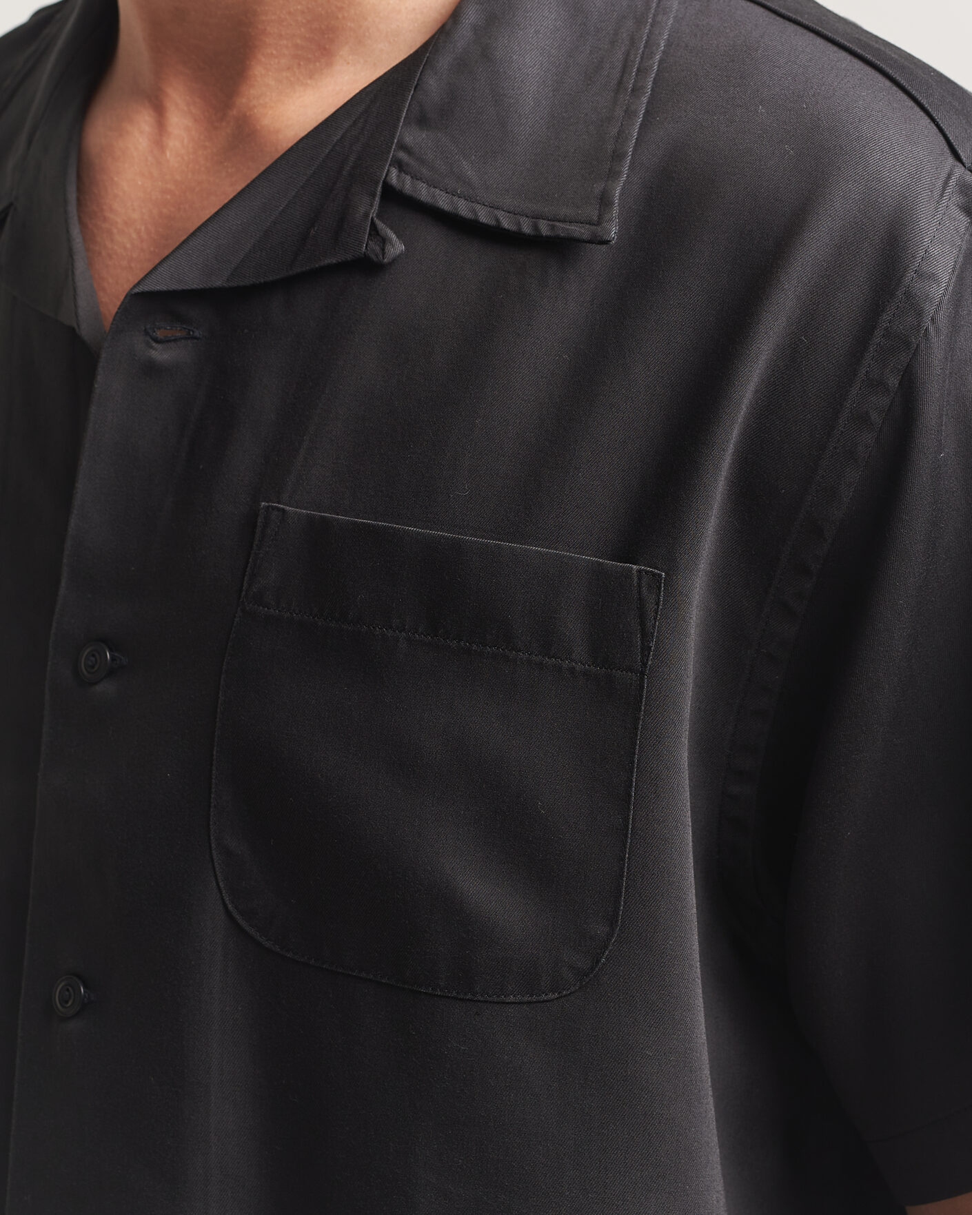 Herr | Skjortor | Nudie Jeans | Arthur Bowling Shirt Saftey Pi Black