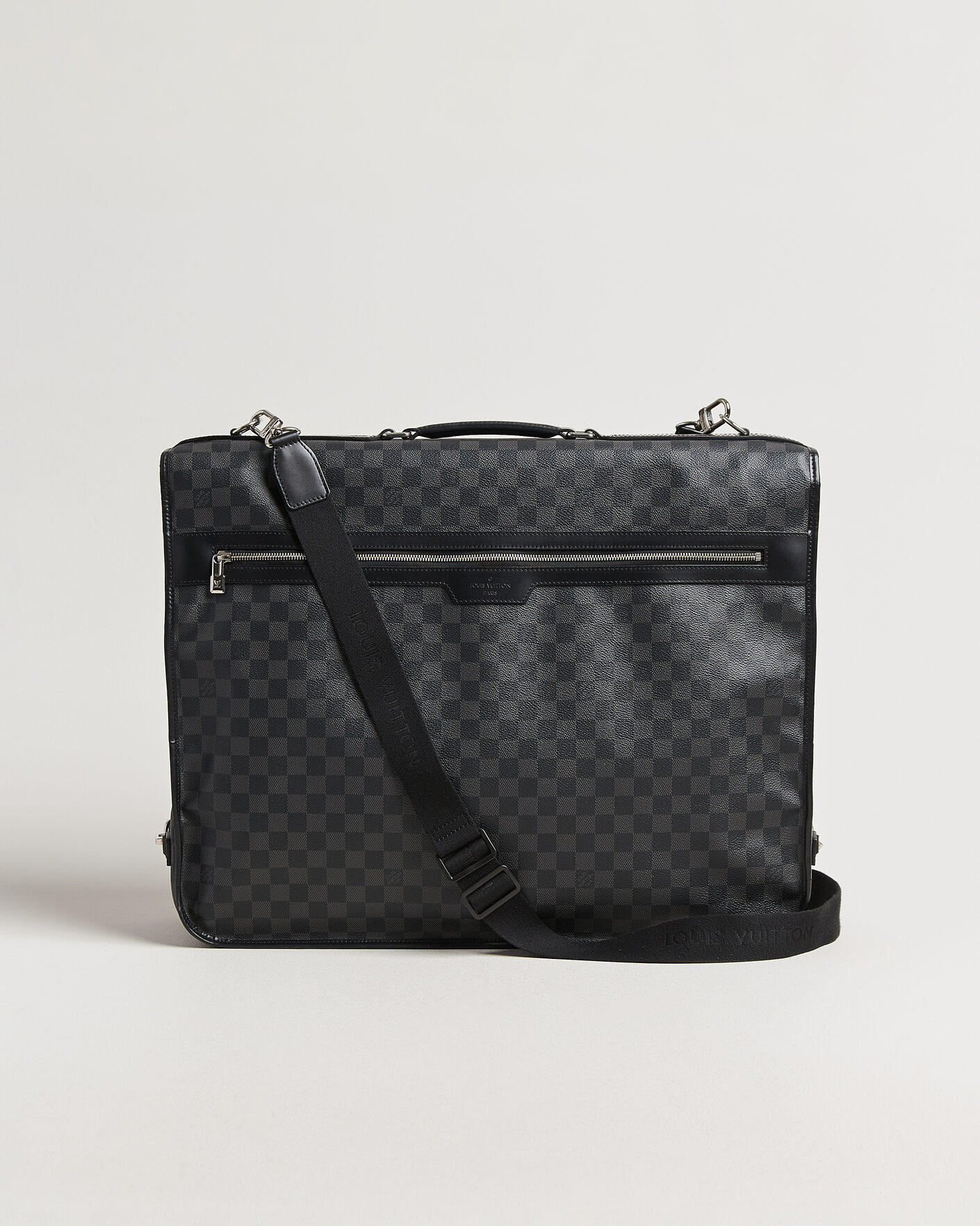 Herr | Pre-Owned & Vintage Bags | Louis Vuitton Pre-Owned | Garment Case Damier Graphite