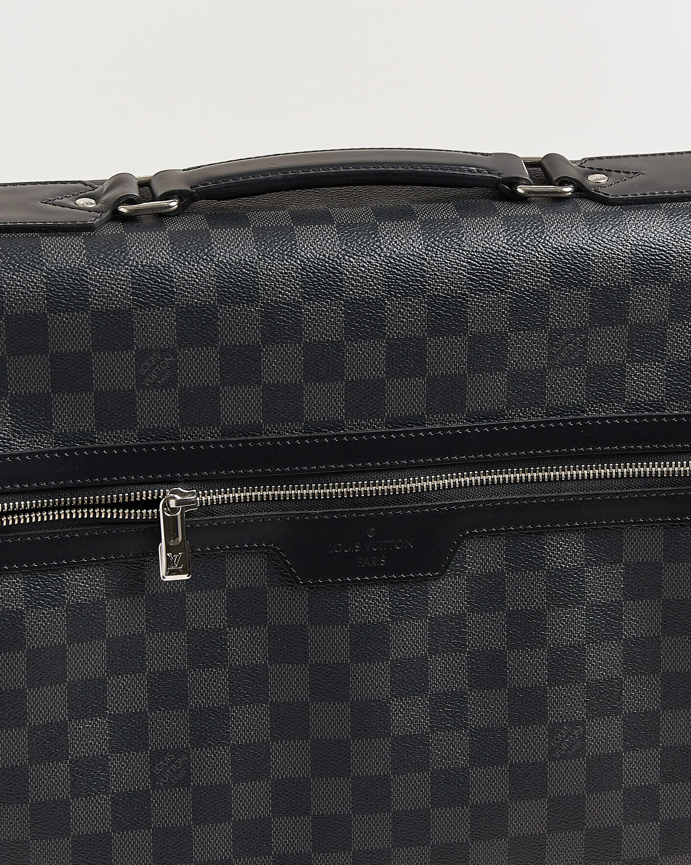 Herr | Pre-Owned & Vintage Bags | Louis Vuitton Pre-Owned | Garment Case Damier Graphite