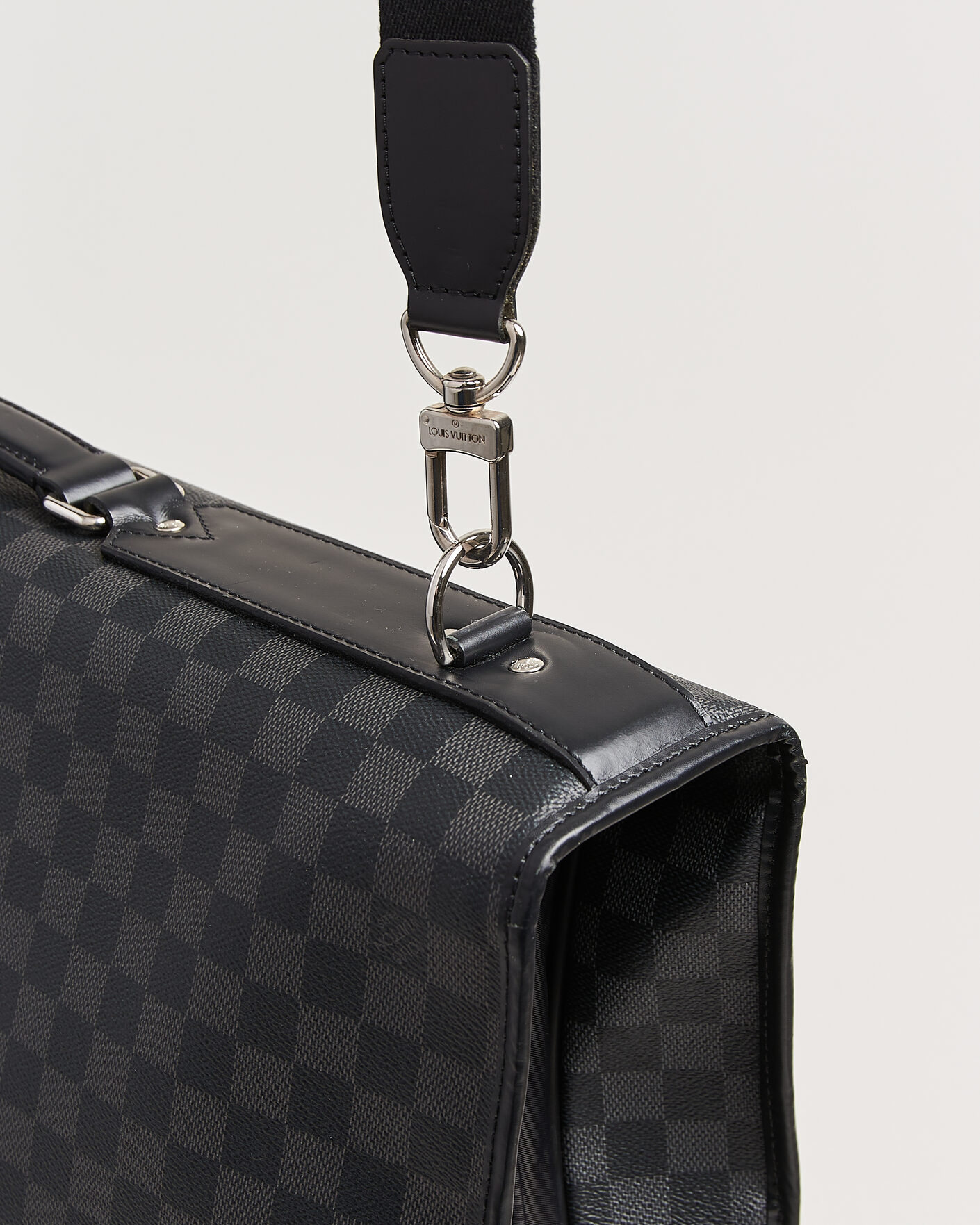 Herr | Pre-Owned & Vintage Bags | Louis Vuitton Pre-Owned | Garment Case Damier Graphite