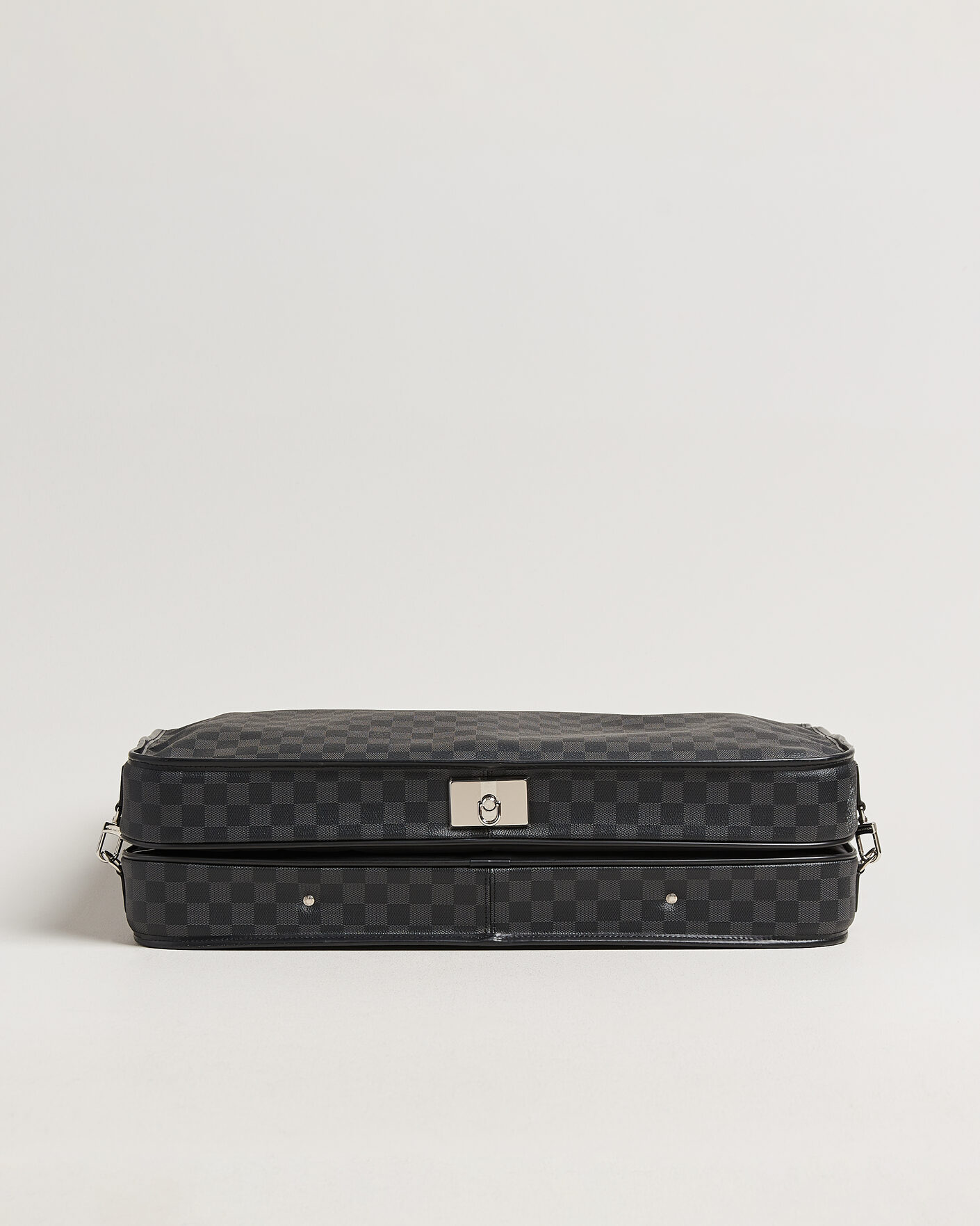 Herr | Pre-Owned & Vintage Bags | Louis Vuitton Pre-Owned | Garment Case Damier Graphite
