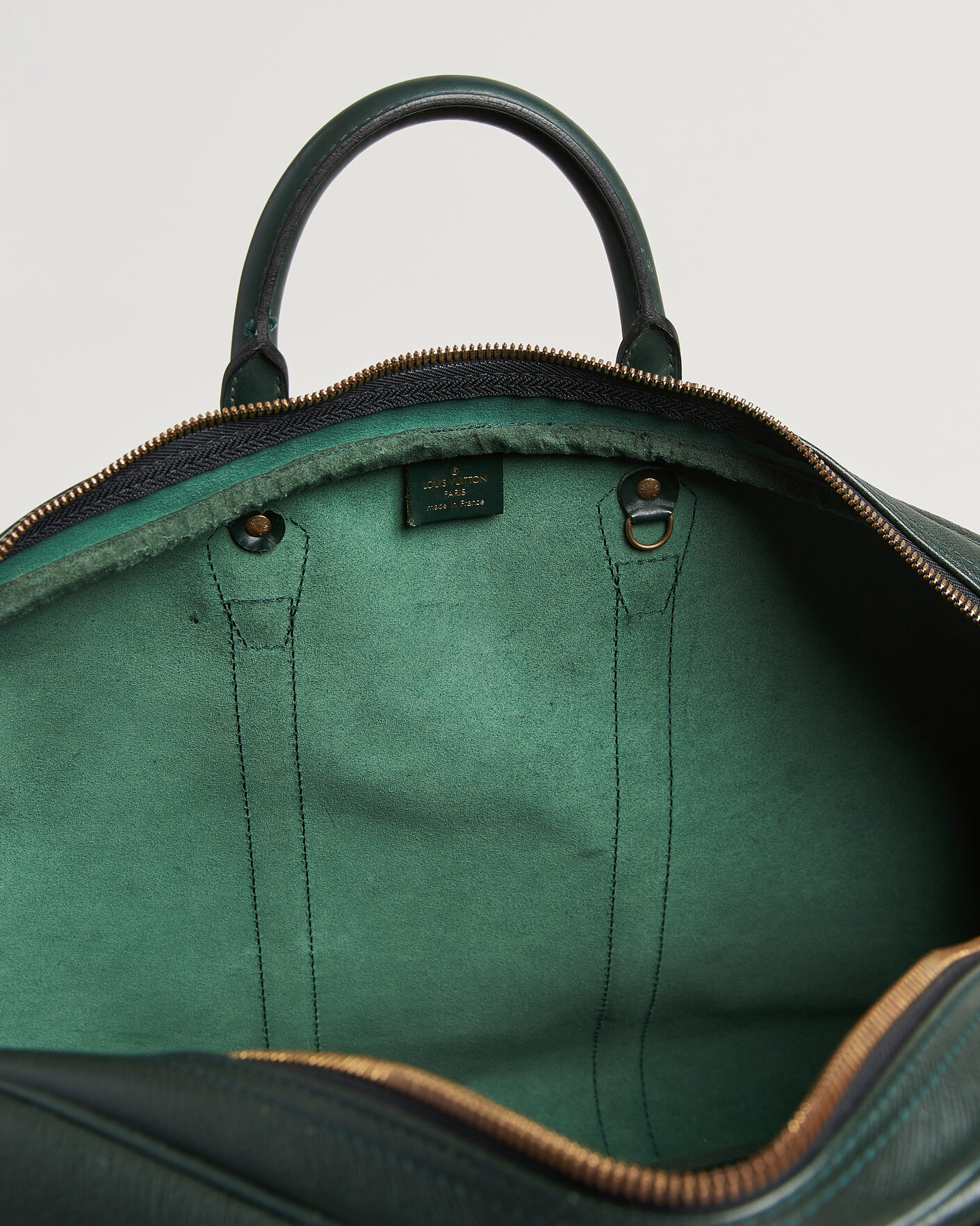 Herr | Pre-Owned & Vintage Bags | Louis Vuitton Pre-Owned | Taiga Kendall Weekend Bag GM Green