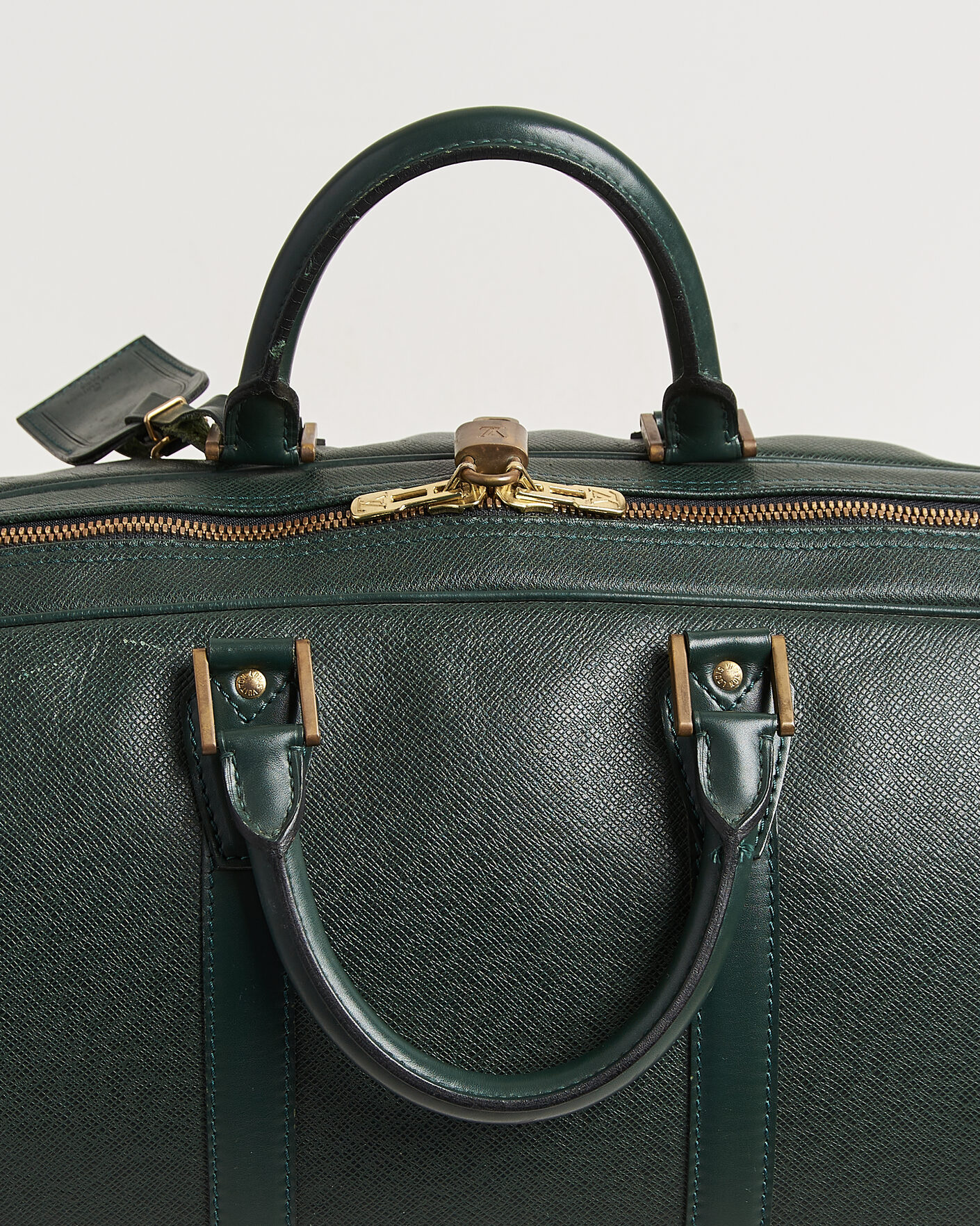 Herr | Pre-Owned & Vintage Bags | Louis Vuitton Pre-Owned | Taiga Kendall Weekend Bag GM Green