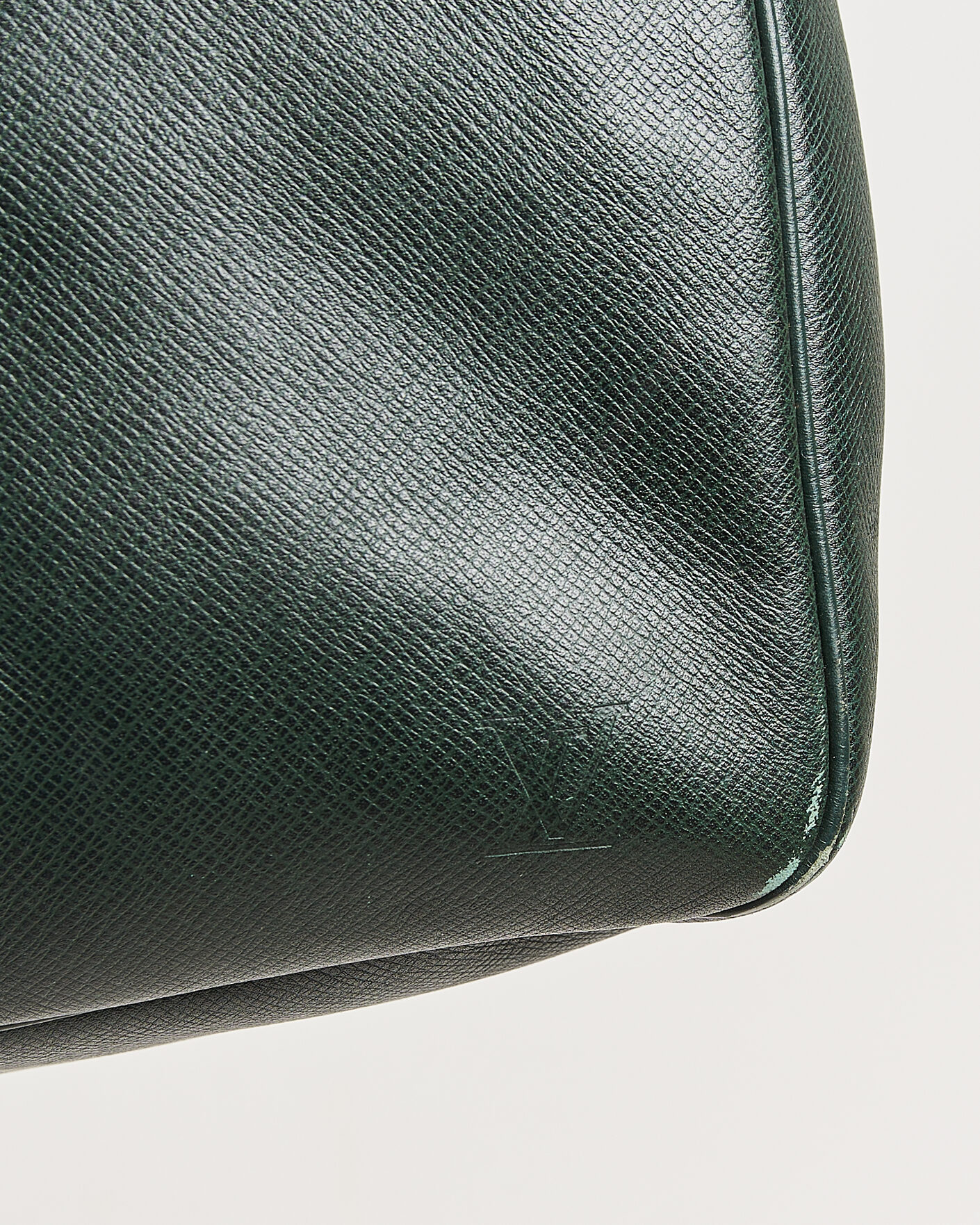 Herr | Pre-Owned & Vintage Bags | Louis Vuitton Pre-Owned | Taiga Kendall Weekend Bag GM Green