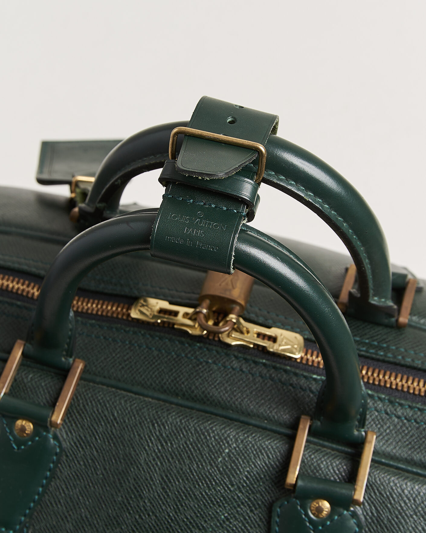 Herr | Pre-Owned & Vintage Bags | Louis Vuitton Pre-Owned | Taiga Kendall Weekend Bag GM Green