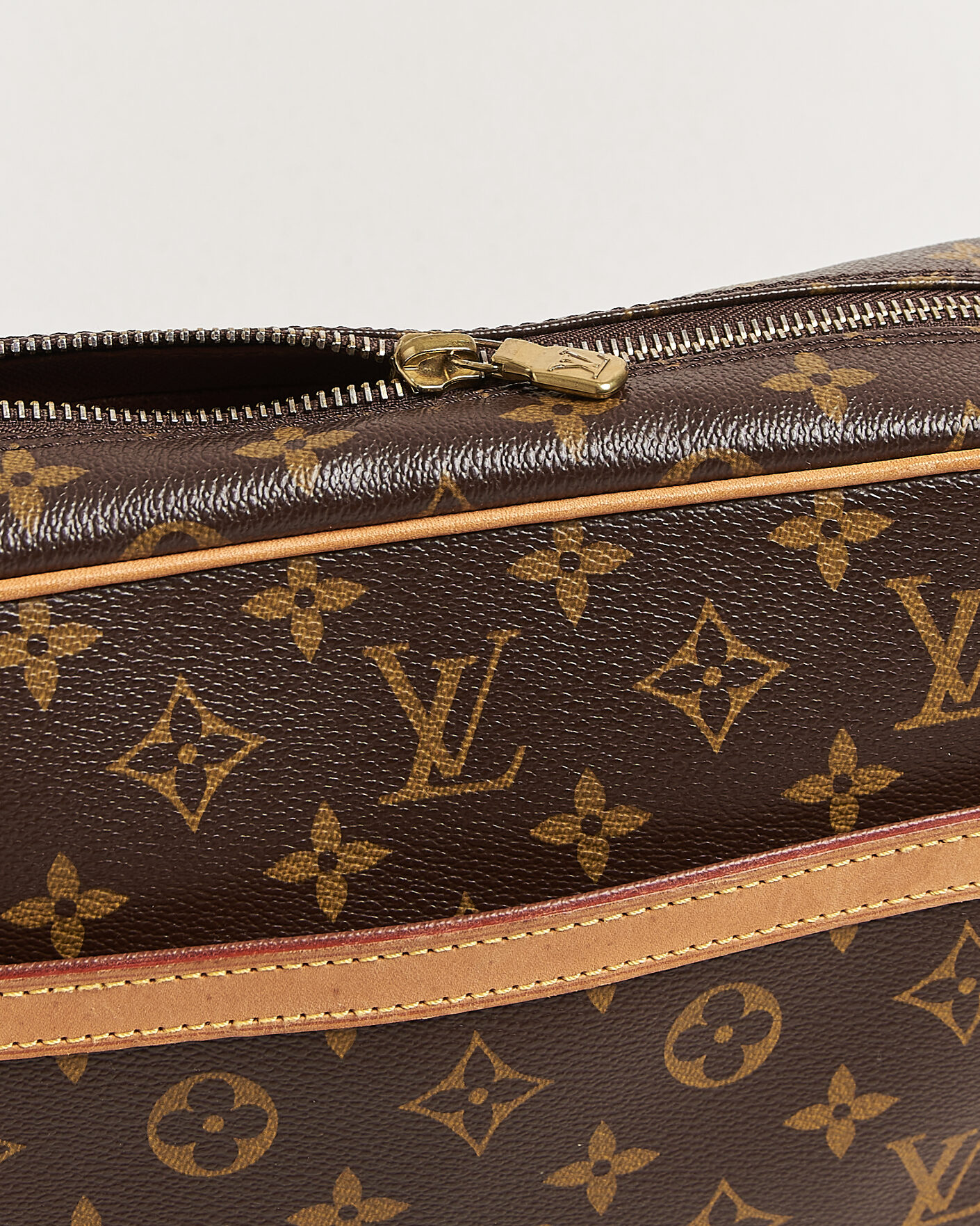 Herr | Pre-Owned & Vintage Bags | Louis Vuitton Pre-Owned | Trocadero 27 Bag Monogram