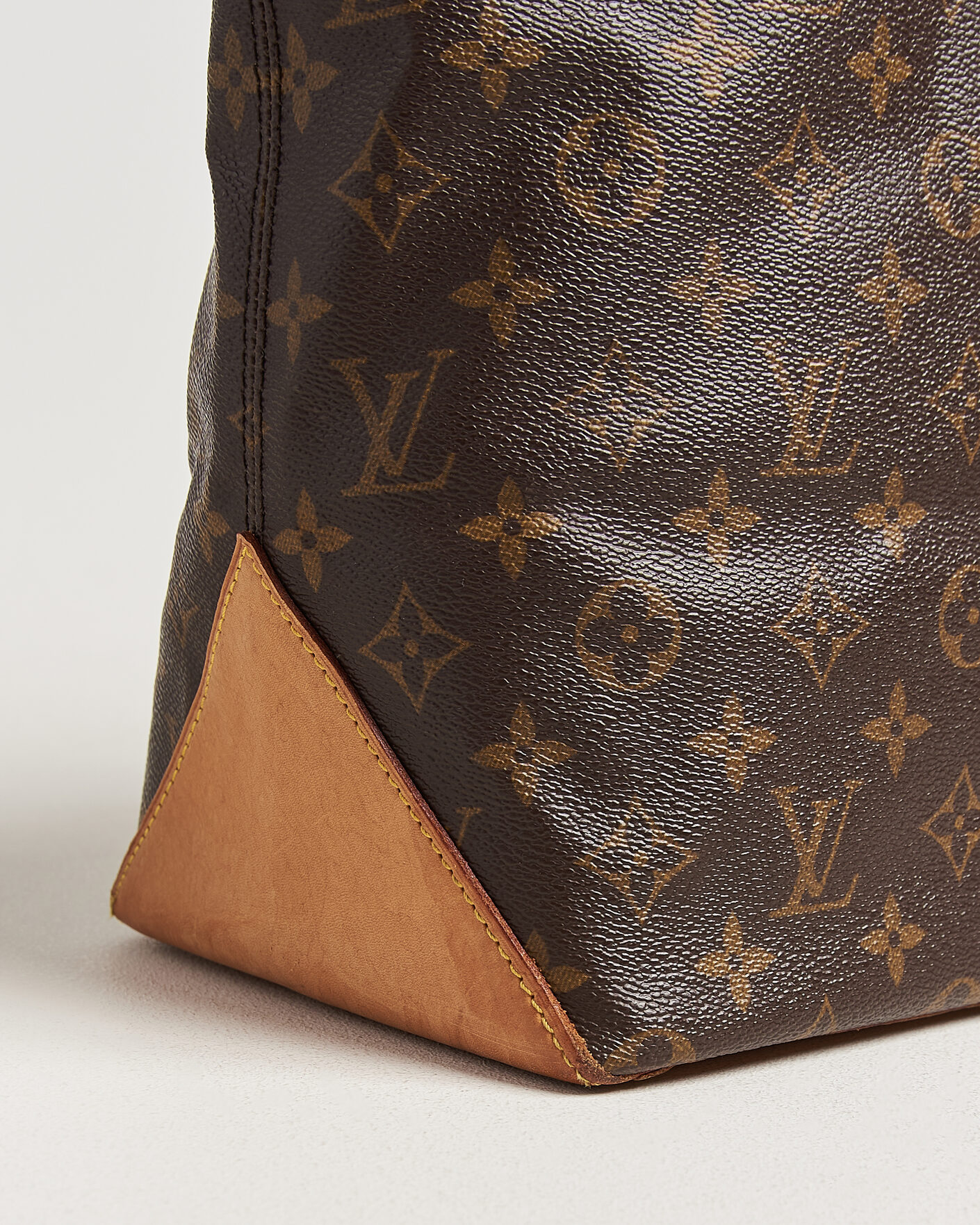 Herr | Pre-Owned & Vintage Bags | Louis Vuitton Pre-Owned | Cabas Mezzo Monogram