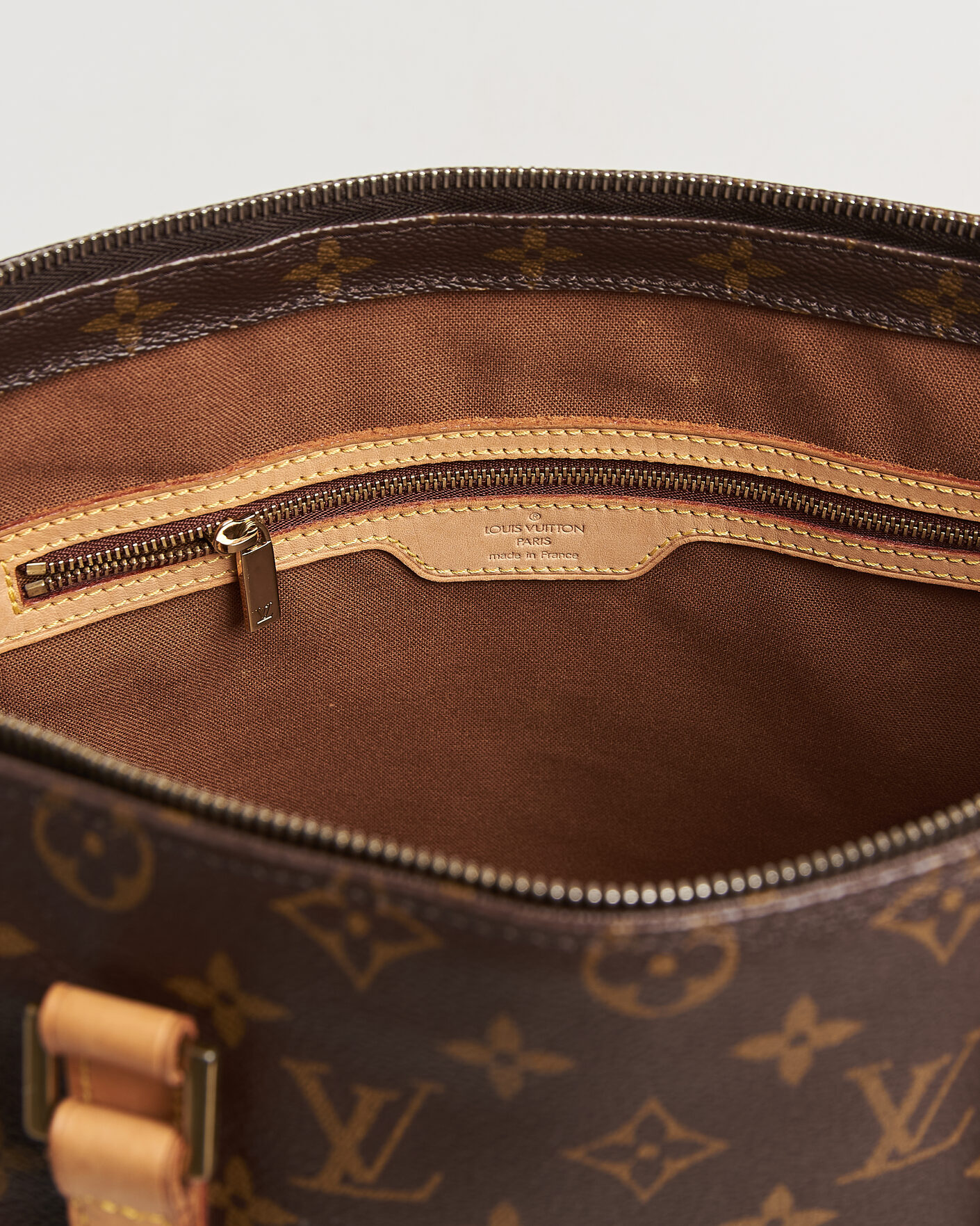 Herr | Pre-Owned & Vintage Bags | Louis Vuitton Pre-Owned | Cabas Mezzo Monogram