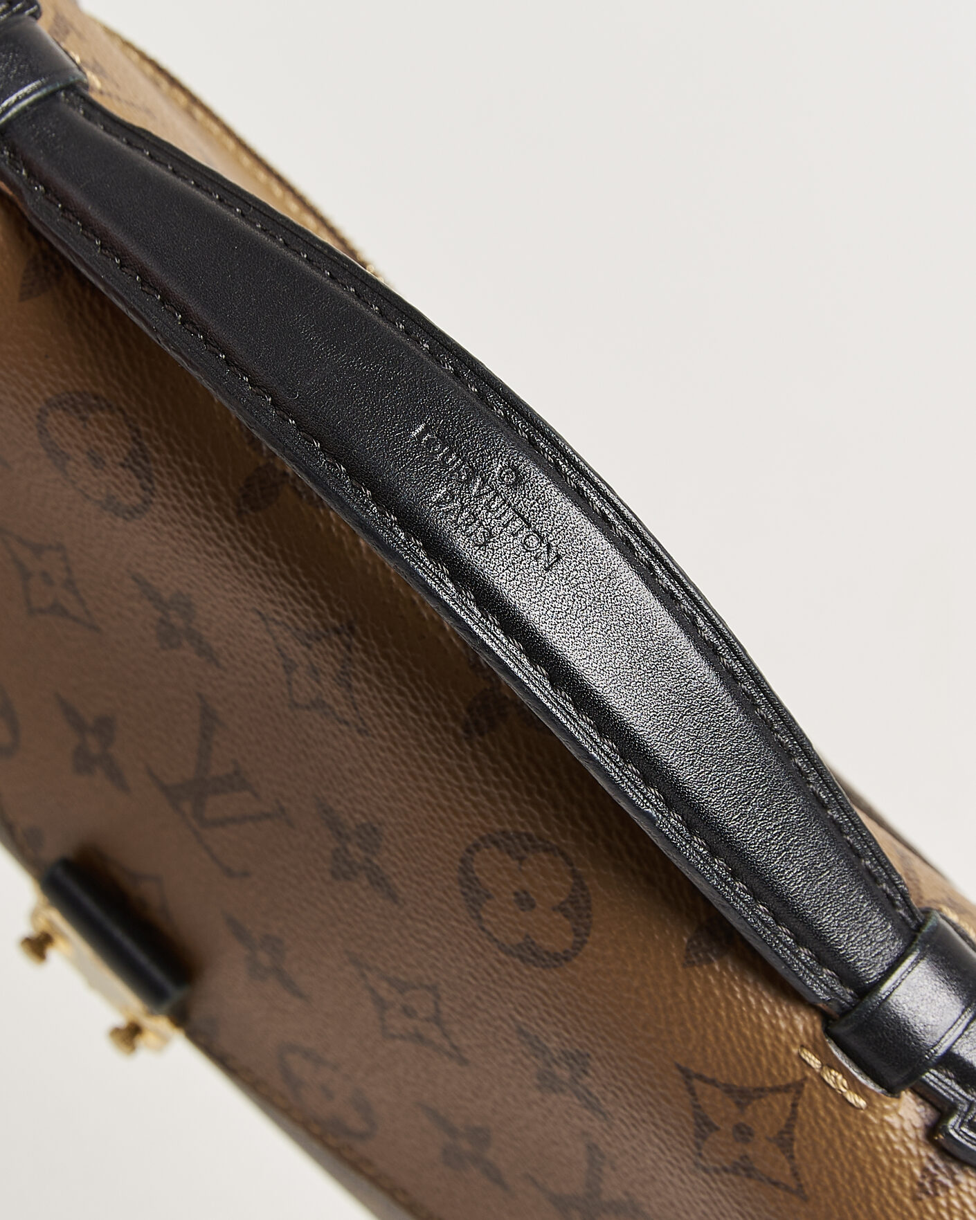 Herr | Pre-Owned & Vintage Bags | Louis Vuitton Pre-Owned | Pochette Métis Reverse Monogram