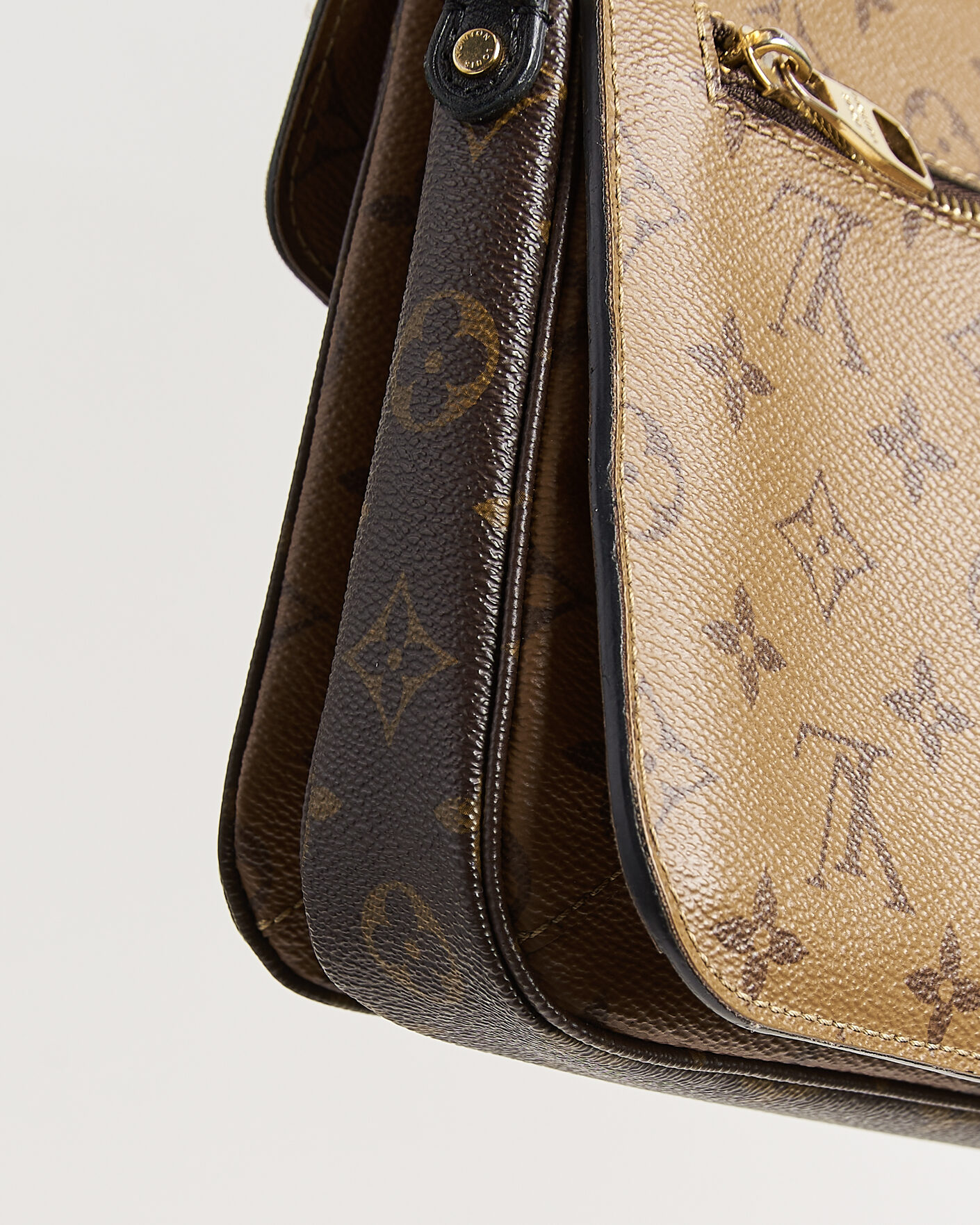 Herr | Pre-Owned & Vintage Bags | Louis Vuitton Pre-Owned | Pochette Métis Reverse Monogram