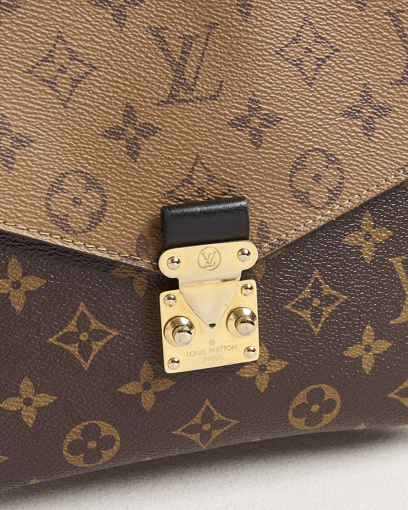 Herr | Pre-Owned & Vintage Bags | Louis Vuitton Pre-Owned | Pochette Métis Reverse Monogram