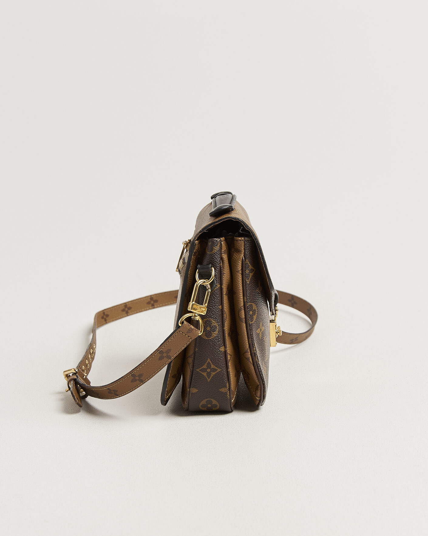 Herr | Pre-Owned & Vintage Bags | Louis Vuitton Pre-Owned | Pochette Métis Reverse Monogram