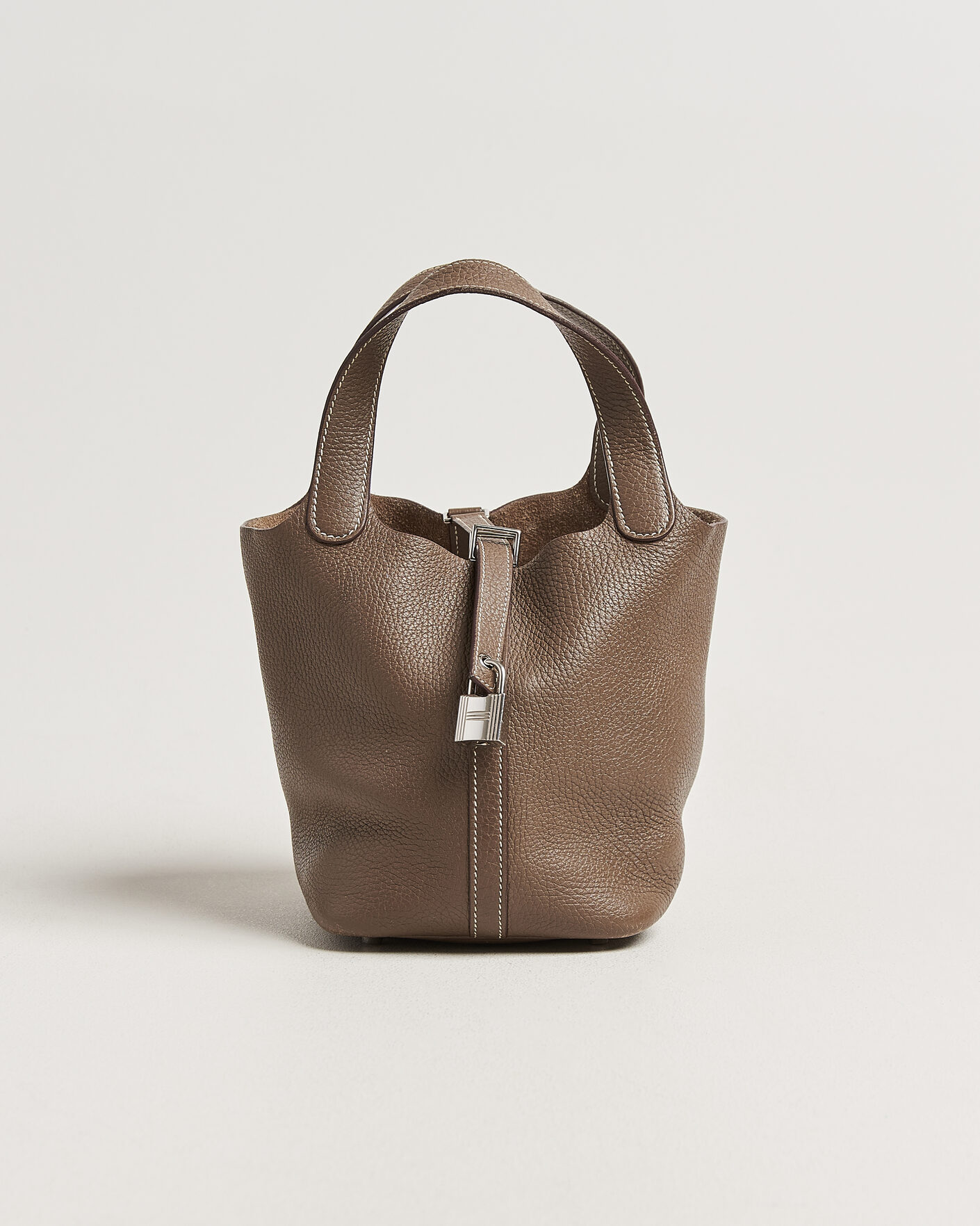 Herr | Pre-Owned & Vintage Bags | Hermès Pre-Owned | Picotin Lock 18 Etoupe