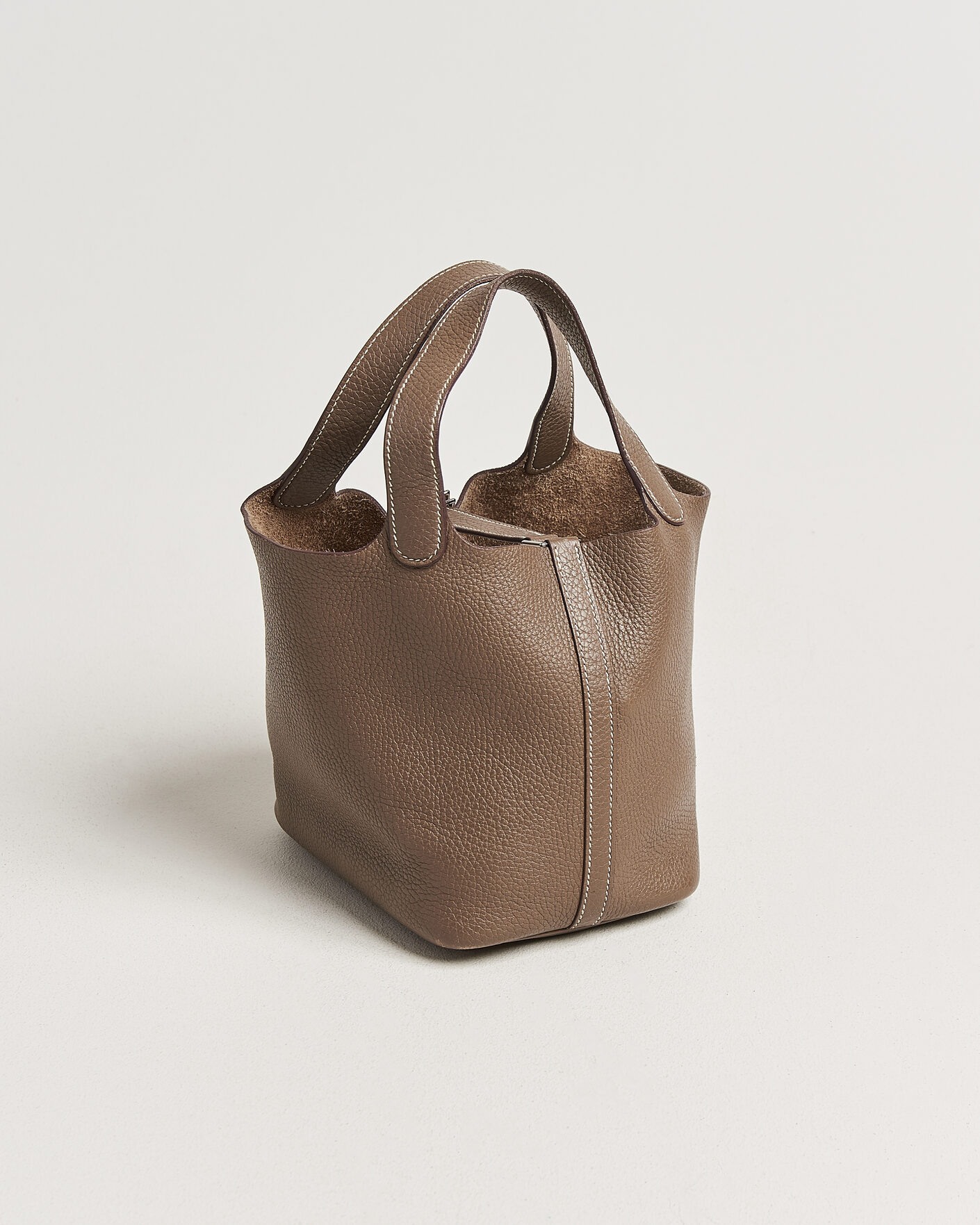 Herr | Pre-Owned & Vintage Bags | Hermès Pre-Owned | Picotin Lock 18 Etoupe