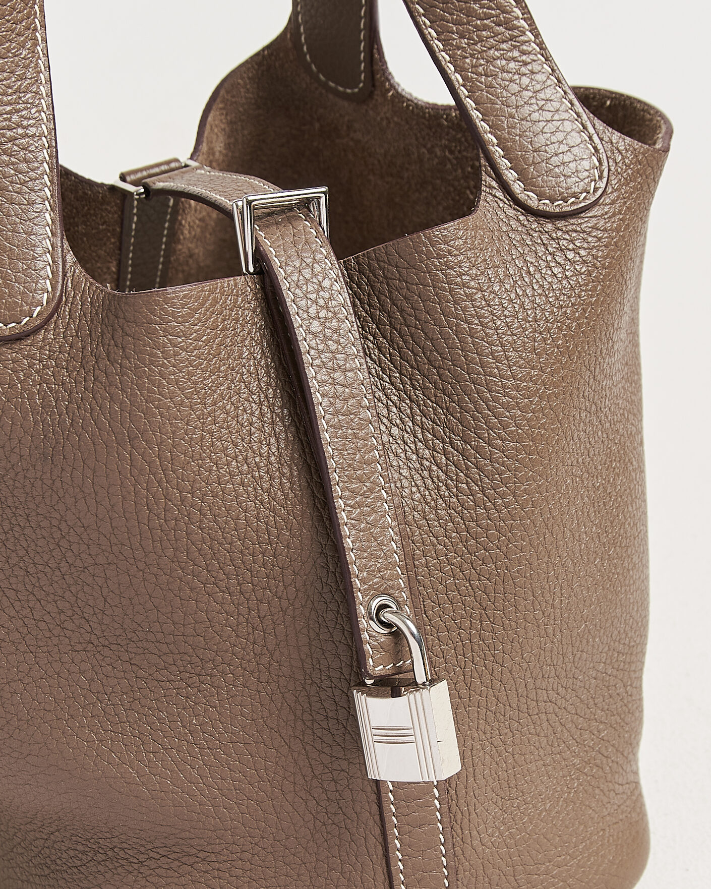 Herr | Pre-Owned & Vintage Bags | Hermès Pre-Owned | Picotin Lock 18 Etoupe