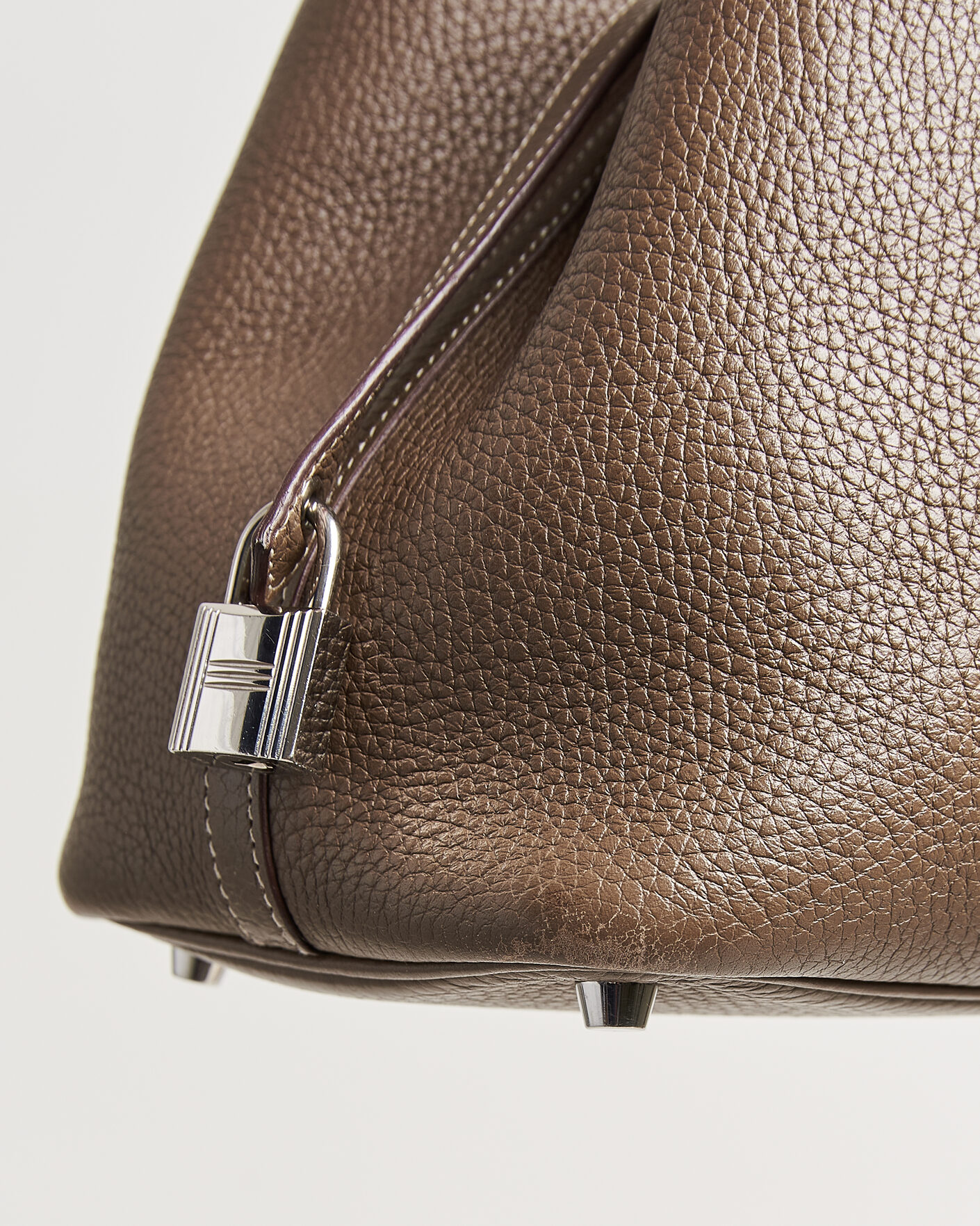 Herr | Pre-Owned & Vintage Bags | Hermès Pre-Owned | Picotin Lock 18 Etoupe