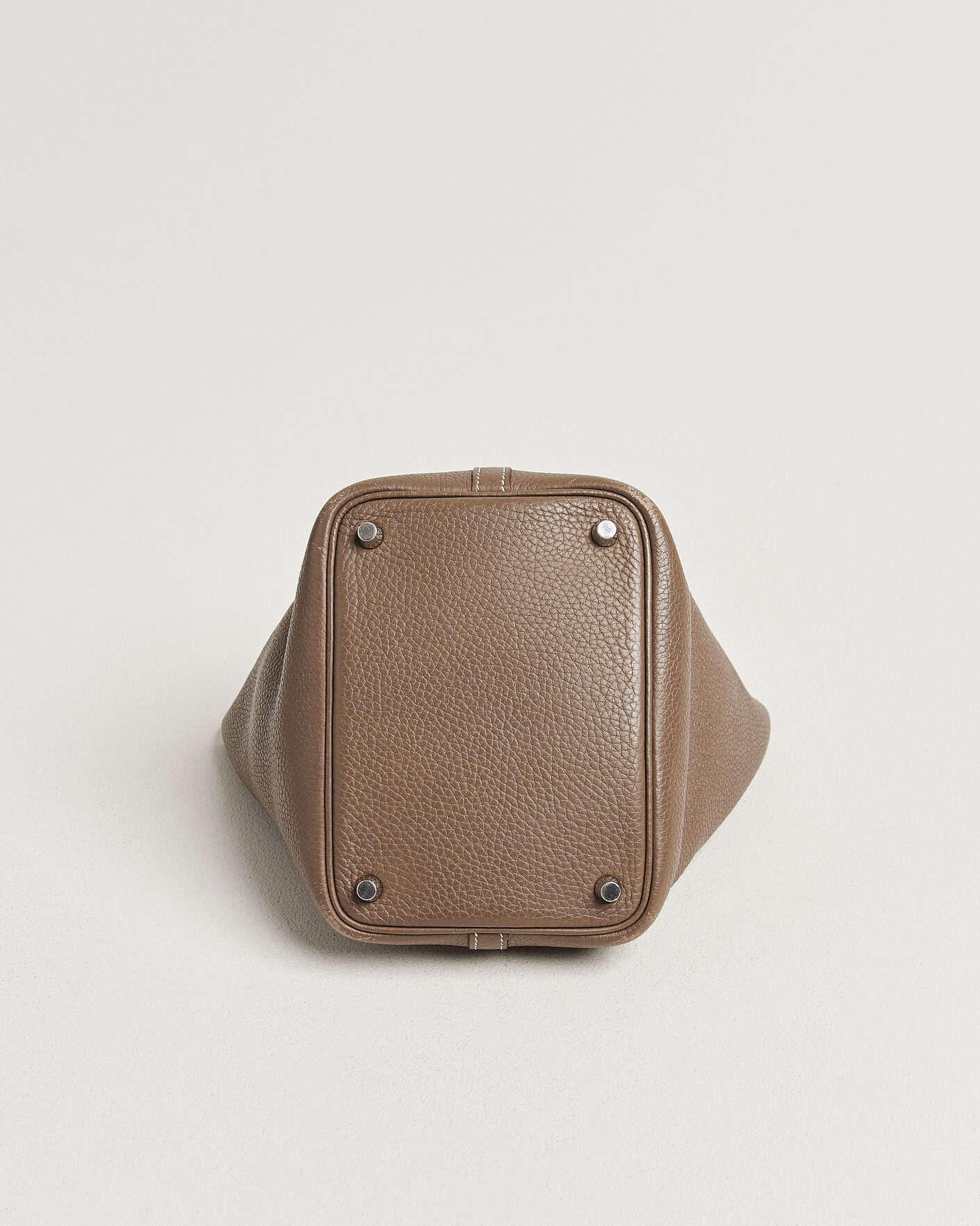 Herr | Pre-Owned & Vintage Bags | Hermès Pre-Owned | Picotin Lock 18 Etoupe