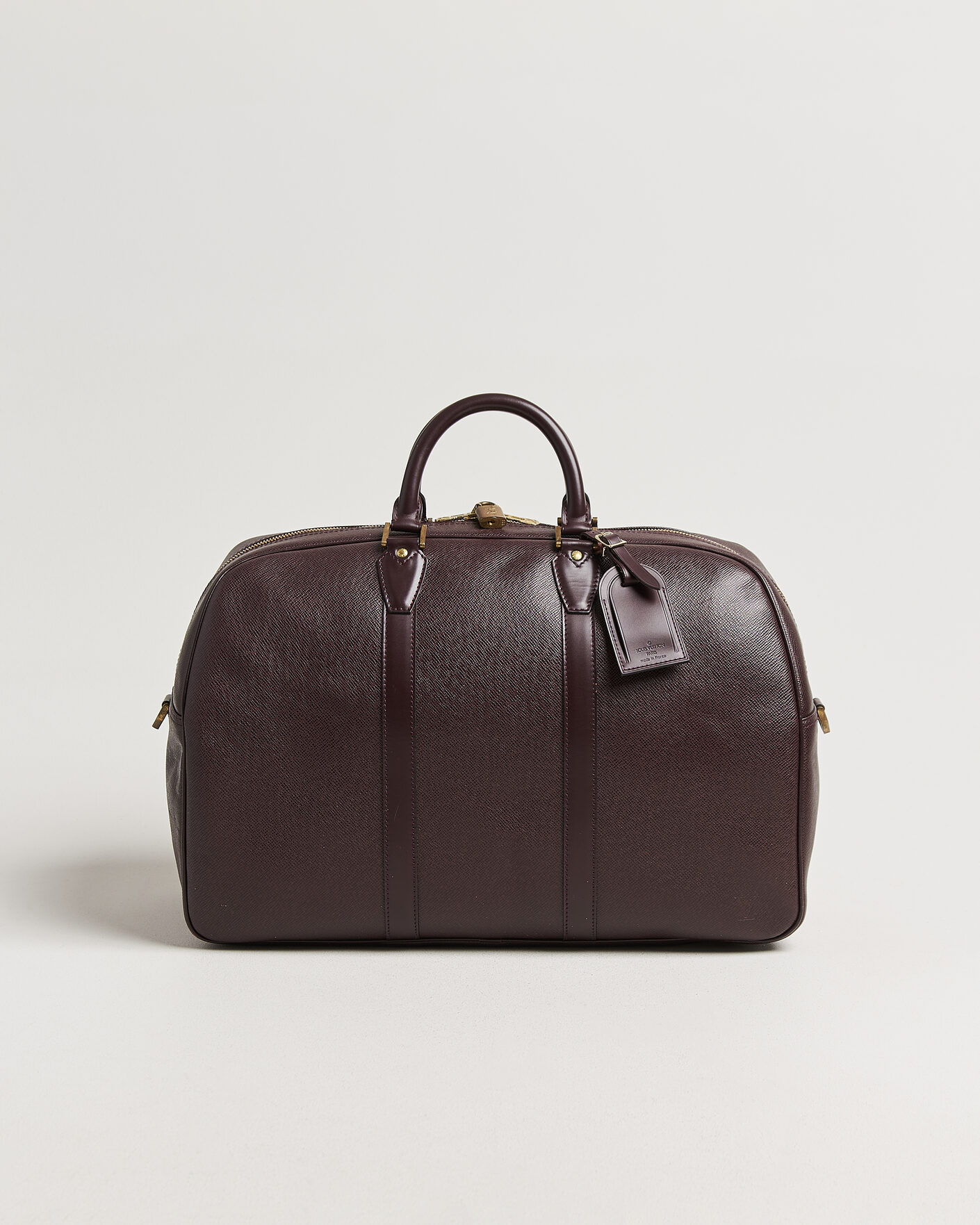 Herr | Pre-Owned & Vintage Bags | Louis Vuitton Pre-Owned | Taiga Kendall Weekend Bag PM Burgundy