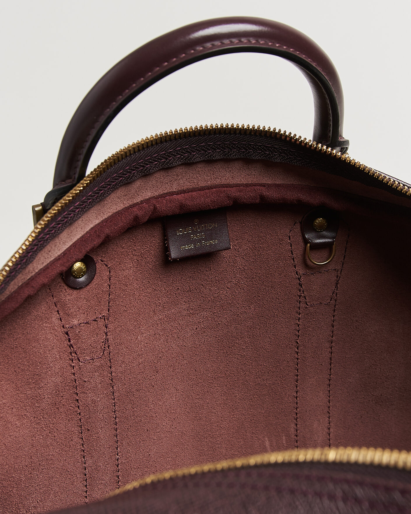 Herr | Pre-Owned & Vintage Bags | Louis Vuitton Pre-Owned | Taiga Kendall Weekend Bag PM Burgundy