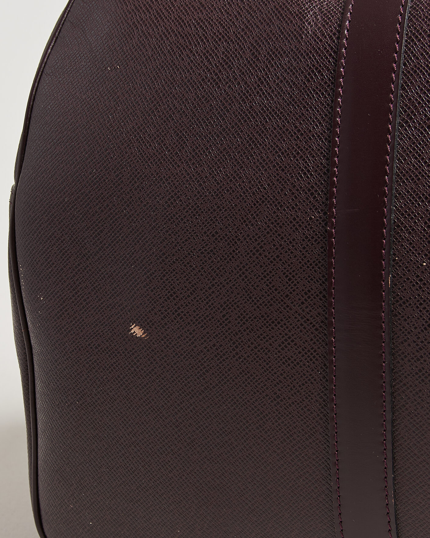 Herr | Pre-Owned & Vintage Bags | Louis Vuitton Pre-Owned | Taiga Kendall Weekend Bag PM Burgundy