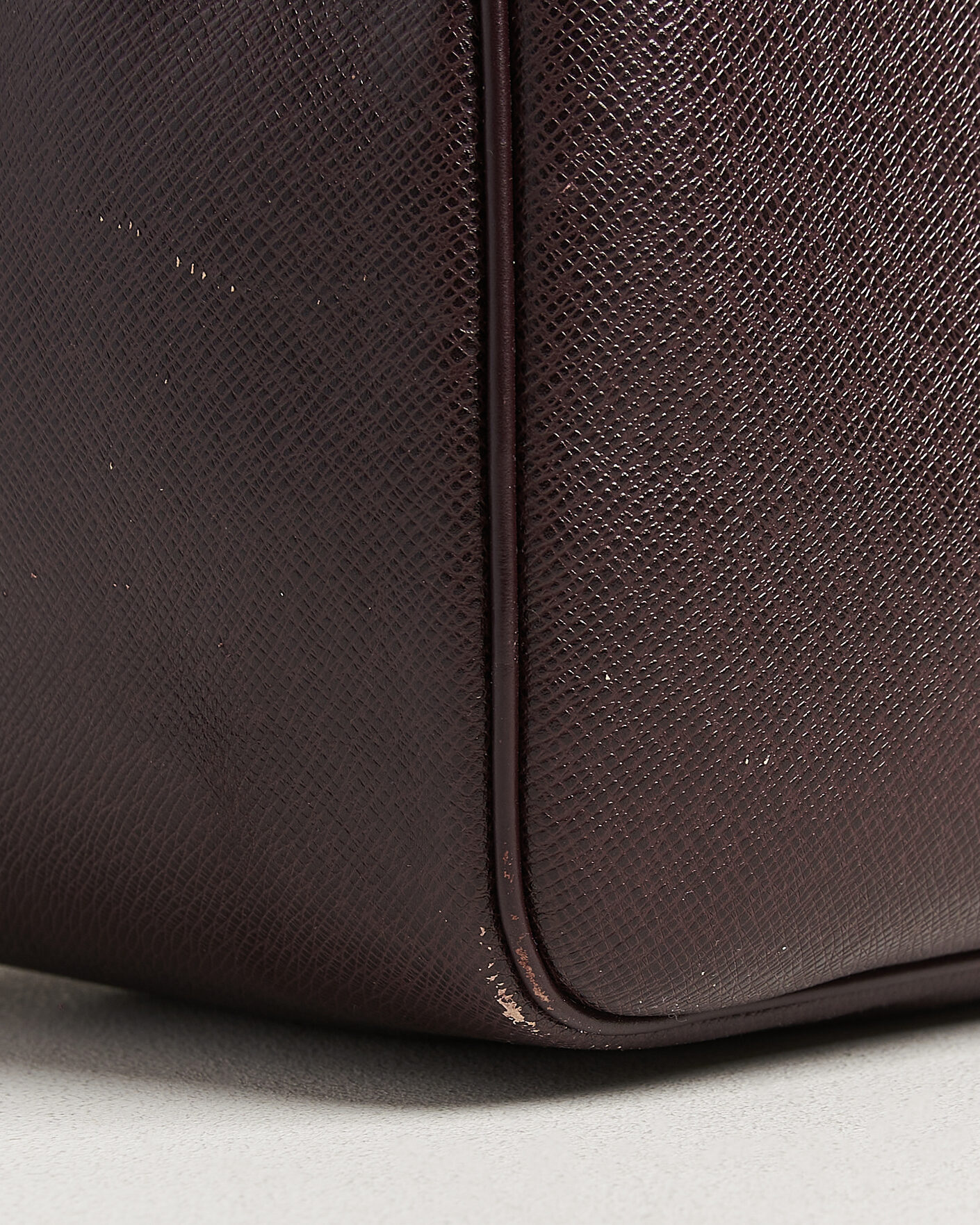 Herr | Pre-Owned & Vintage Bags | Louis Vuitton Pre-Owned | Taiga Kendall Weekend Bag PM Burgundy