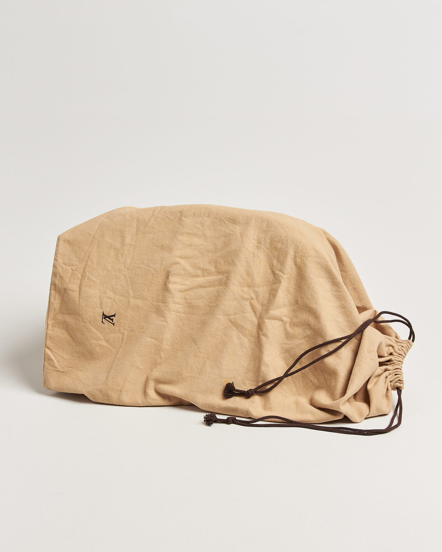 Herr | Pre-Owned & Vintage Bags | Louis Vuitton Pre-Owned | Taiga Kendall Weekend Bag PM Burgundy