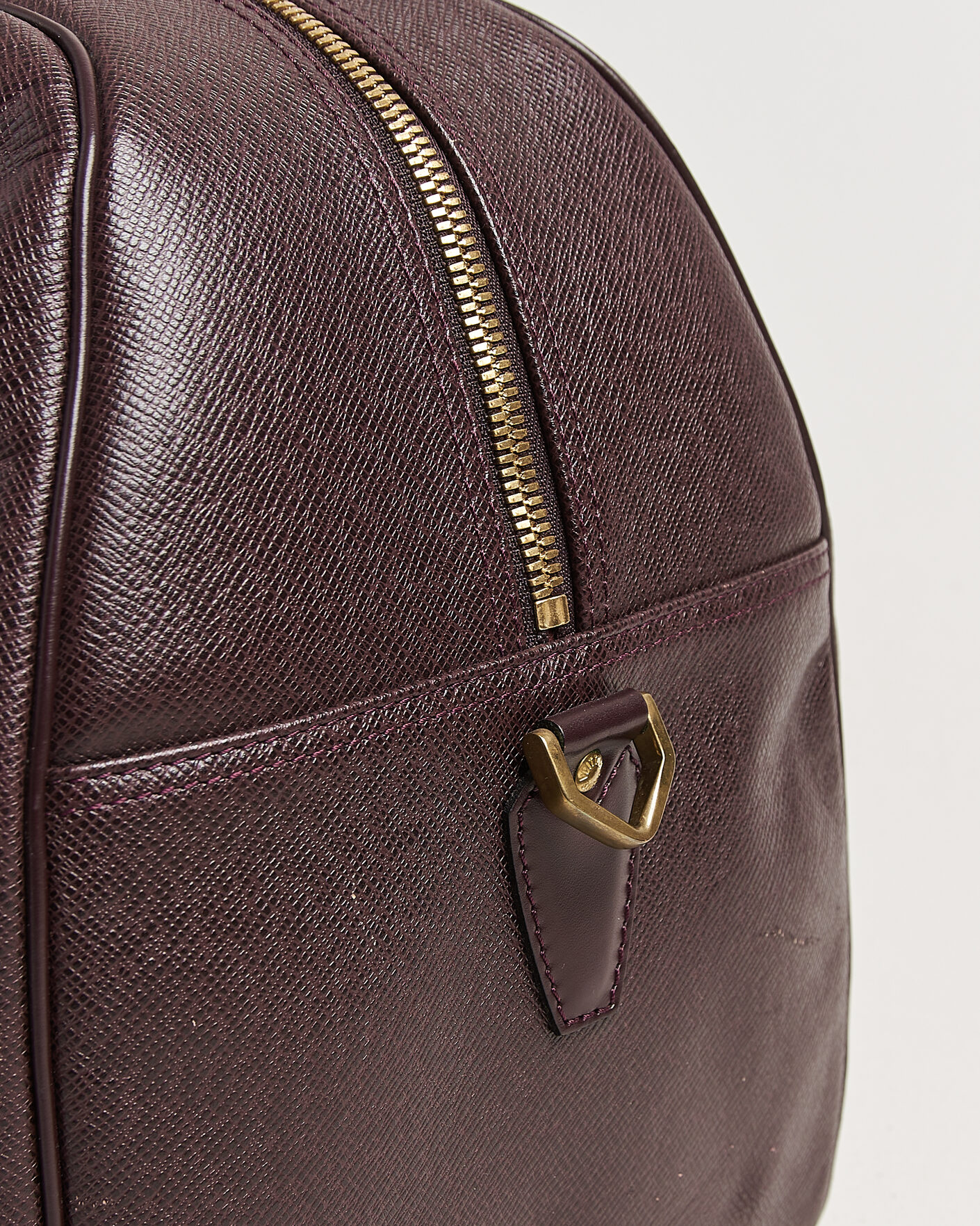 Herr | Pre-Owned & Vintage Bags | Louis Vuitton Pre-Owned | Taiga Kendall Weekend Bag PM Burgundy