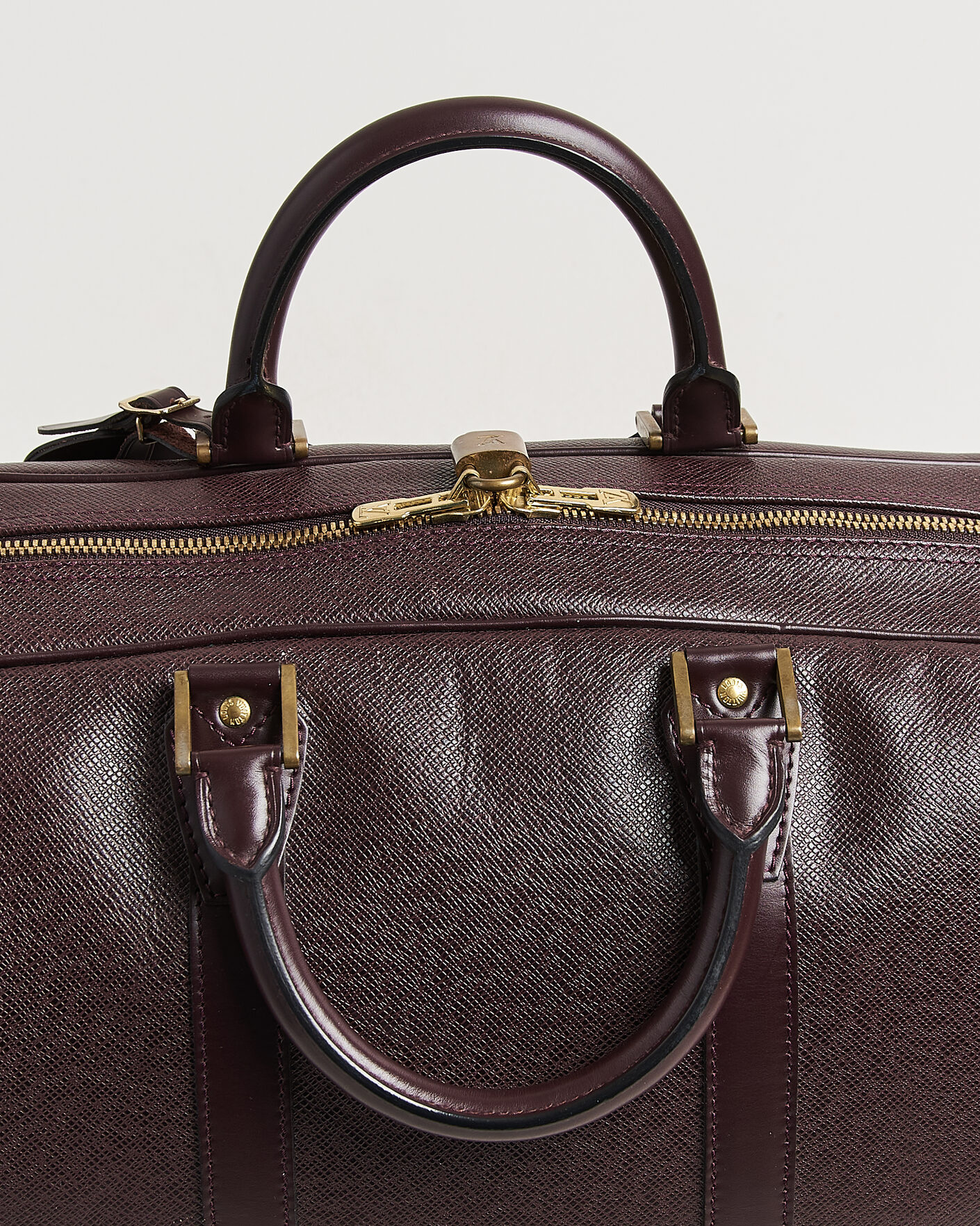 Herr | Pre-Owned & Vintage Bags | Louis Vuitton Pre-Owned | Taiga Kendall Weekend Bag PM Burgundy