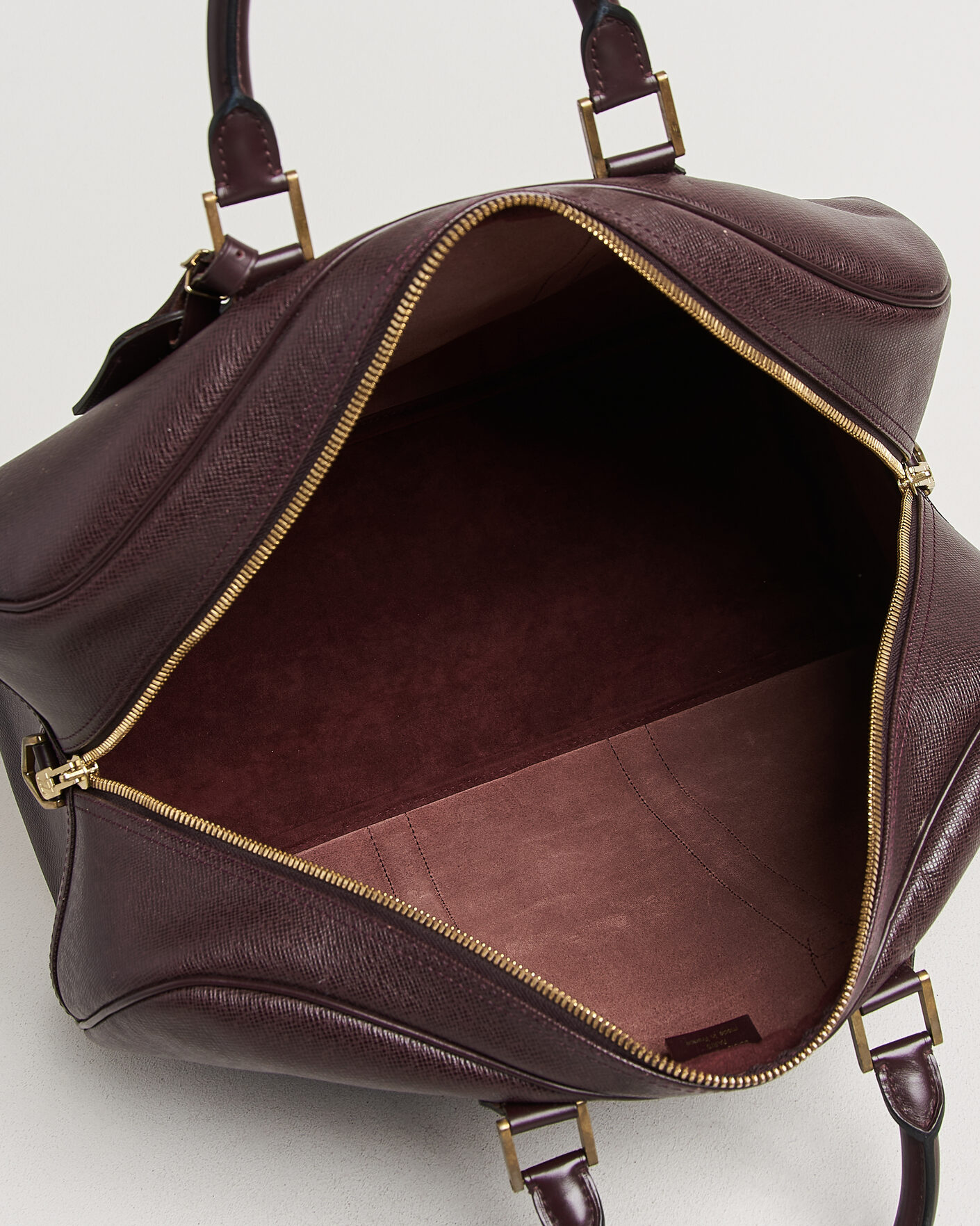 Herr | Pre-Owned & Vintage Bags | Louis Vuitton Pre-Owned | Taiga Kendall Weekend Bag PM Burgundy