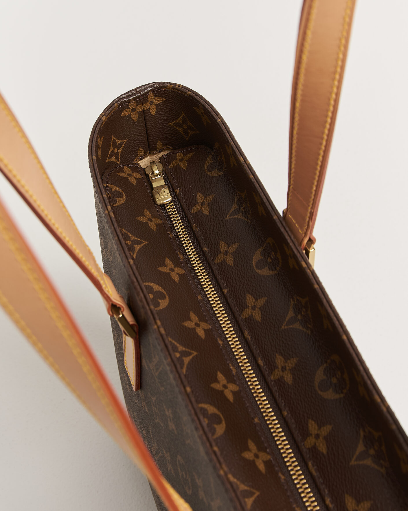Herr | Pre-Owned & Vintage Bags | Louis Vuitton Pre-Owned | Luco Bag Monogram