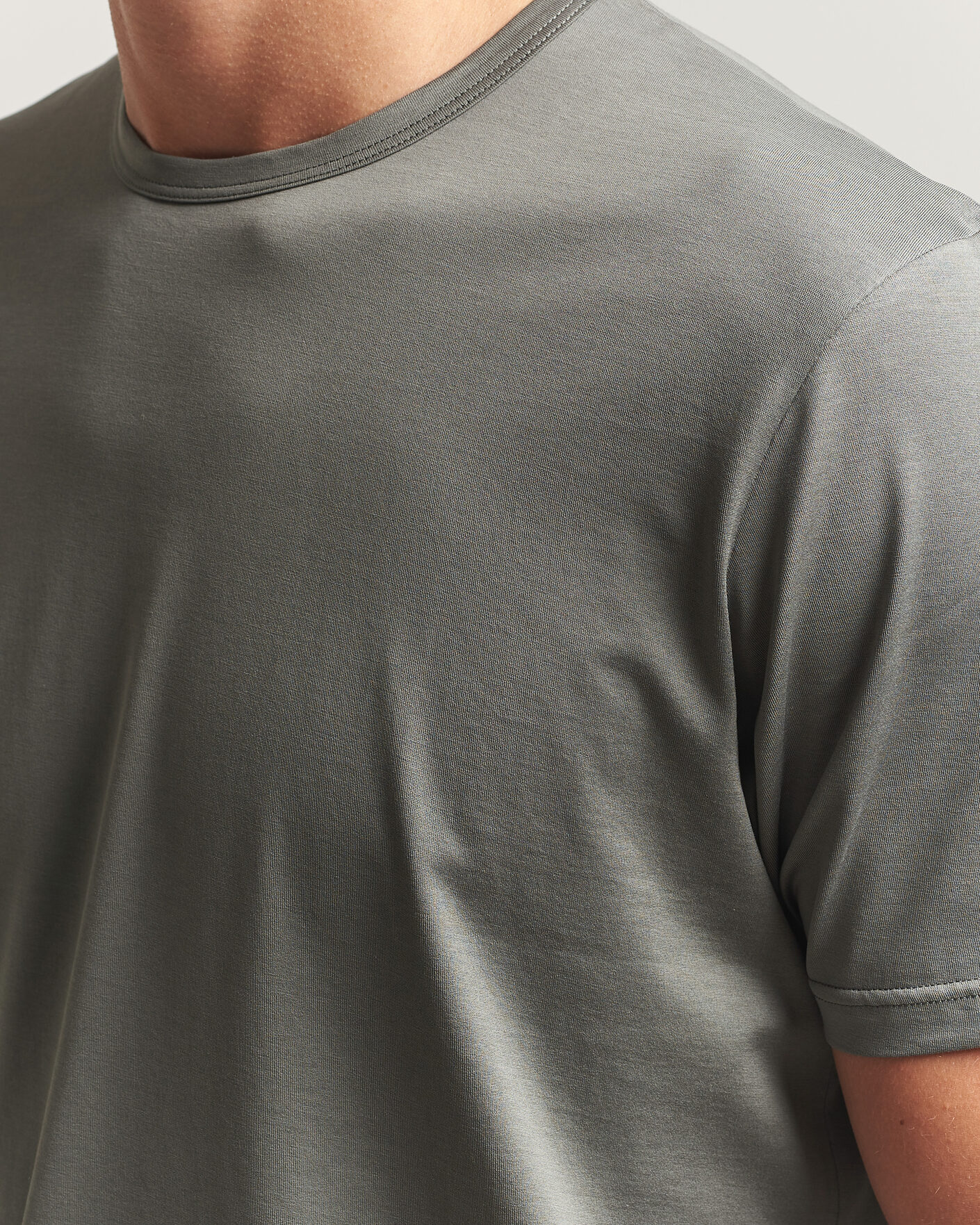 Herr | T-Shirts | Sunspel | Crew Neck Q82 Cotton T-Shirt Fossil Grey